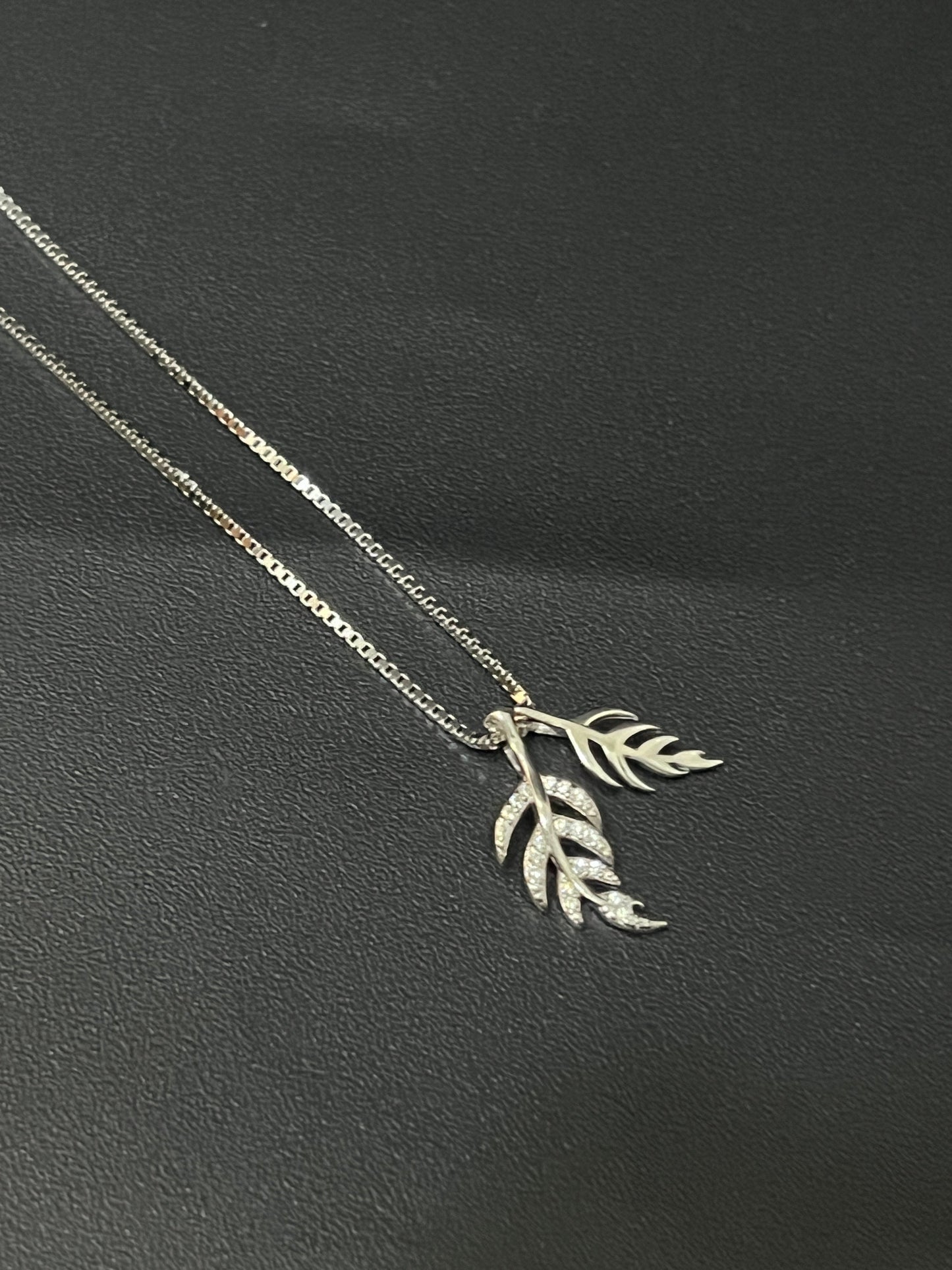 Ladies Pendant Chain_leaf