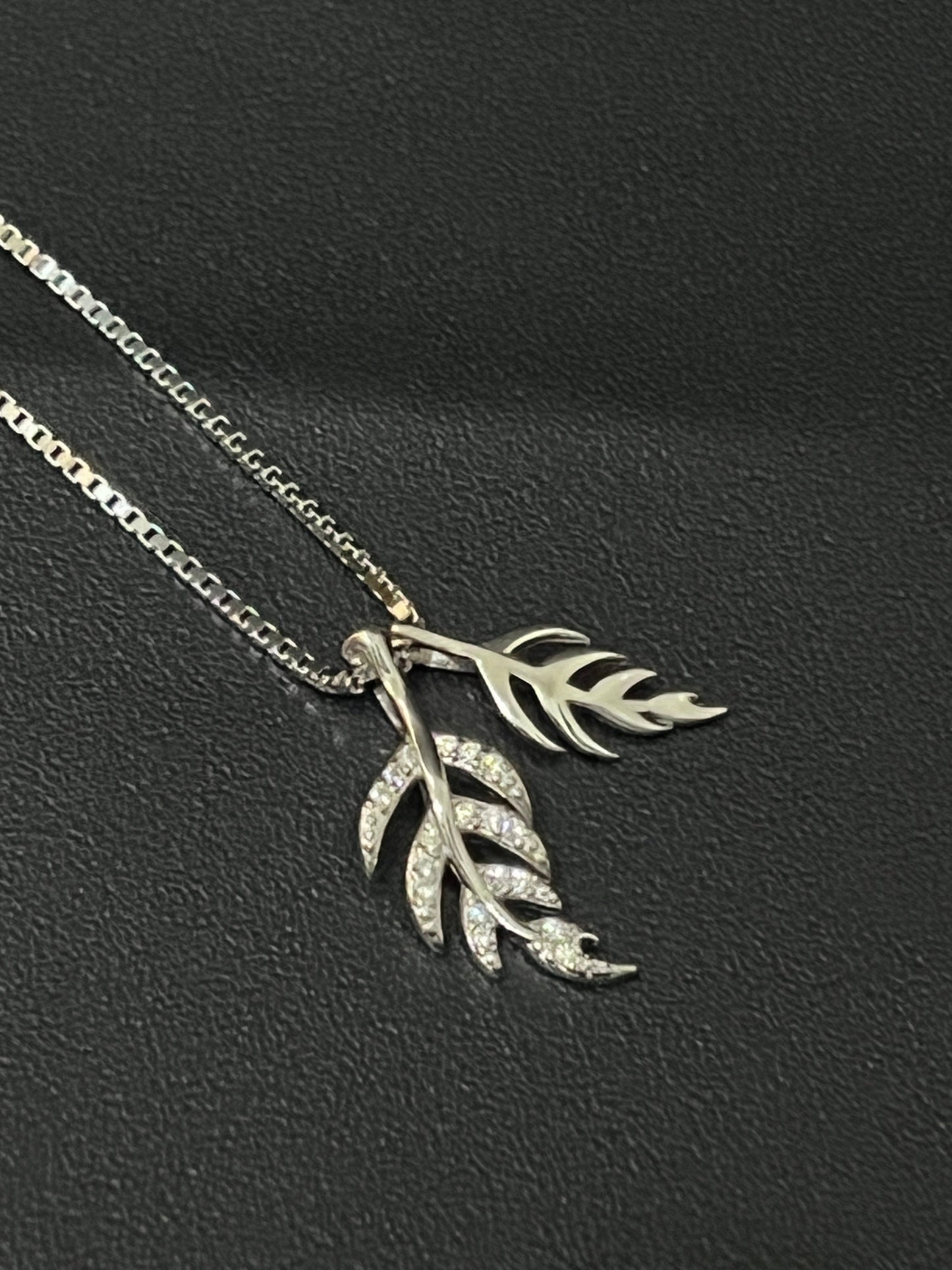 Ladies Pendant Chain_leaf