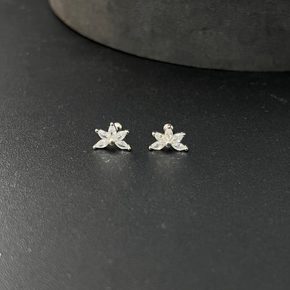 Sliver Ladies Petal Stud