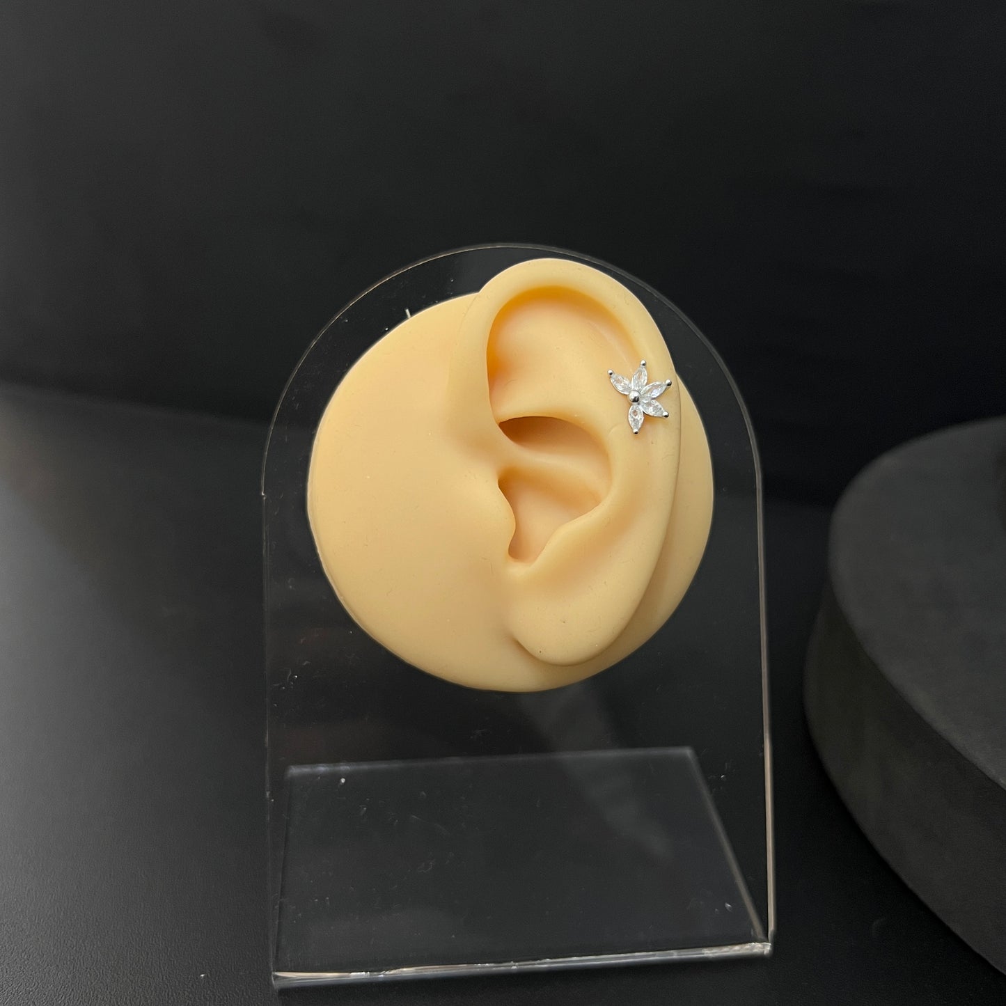 Sliver Ladies Petal Stud