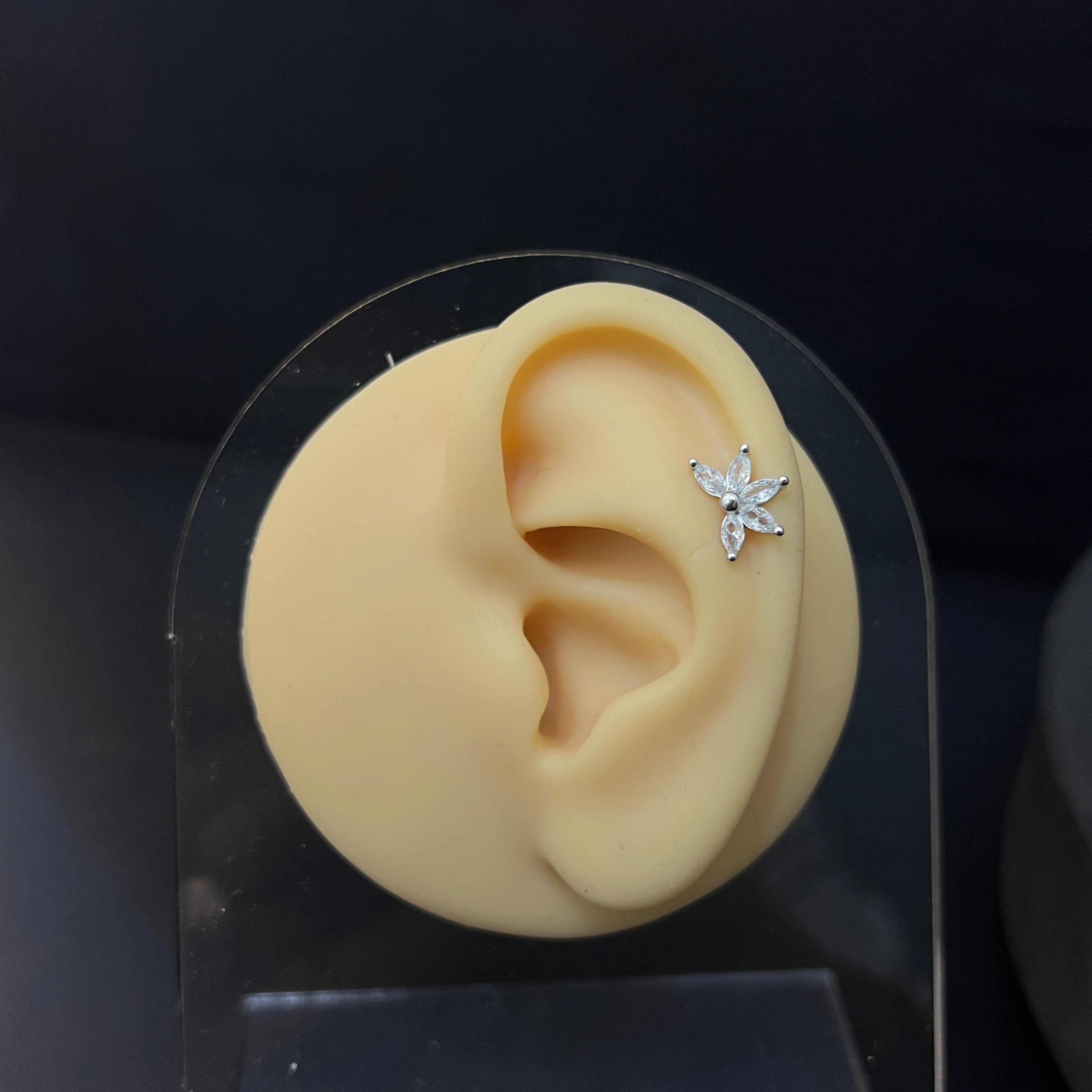 Sliver Ladies Petal Stud