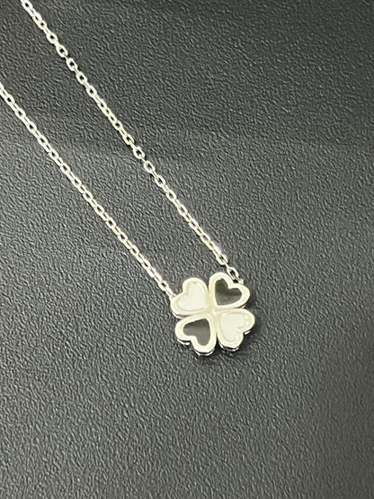 Ladies Pendant Heart petals Chain