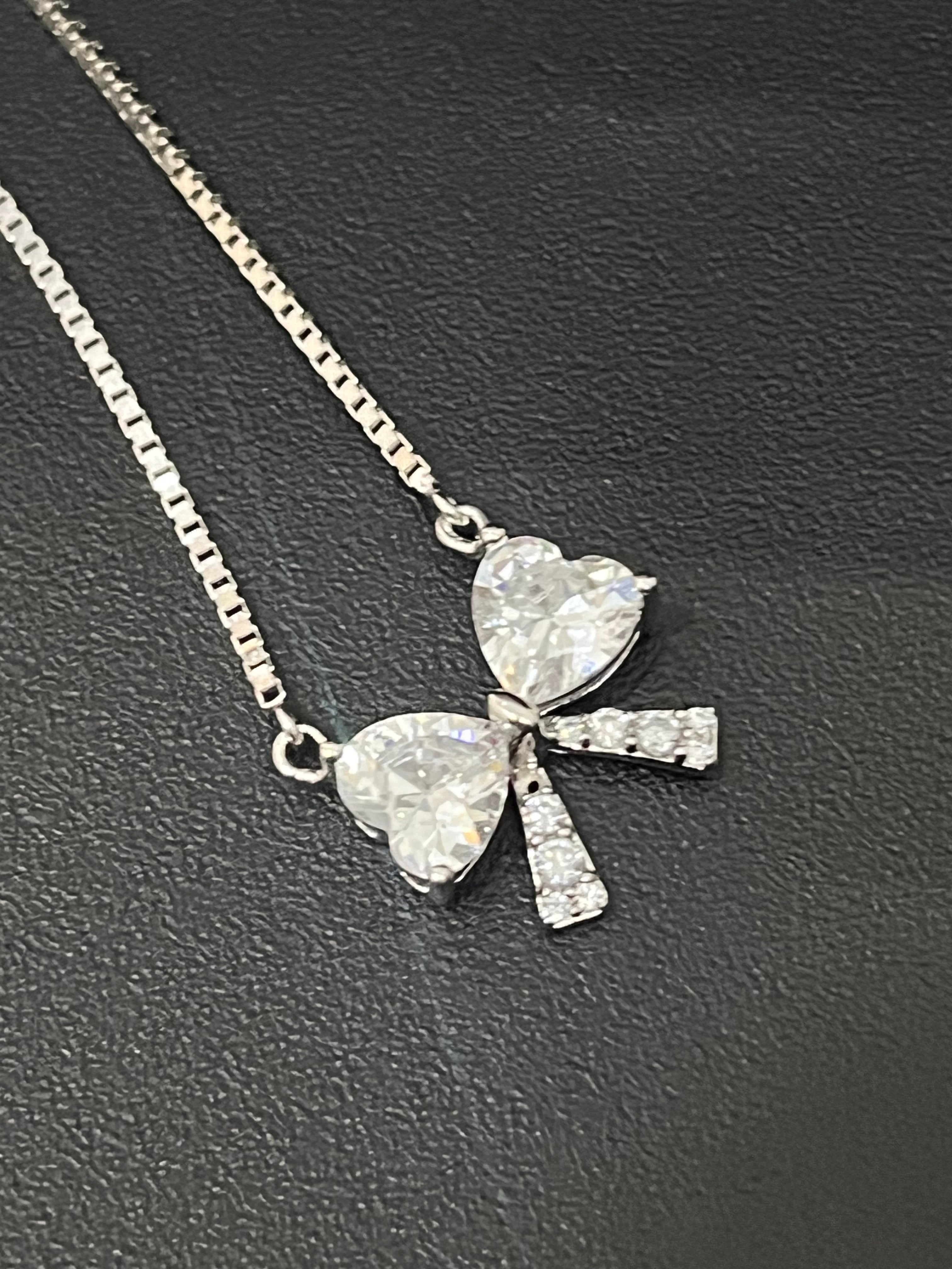 Ladies Pendant Chain Bow