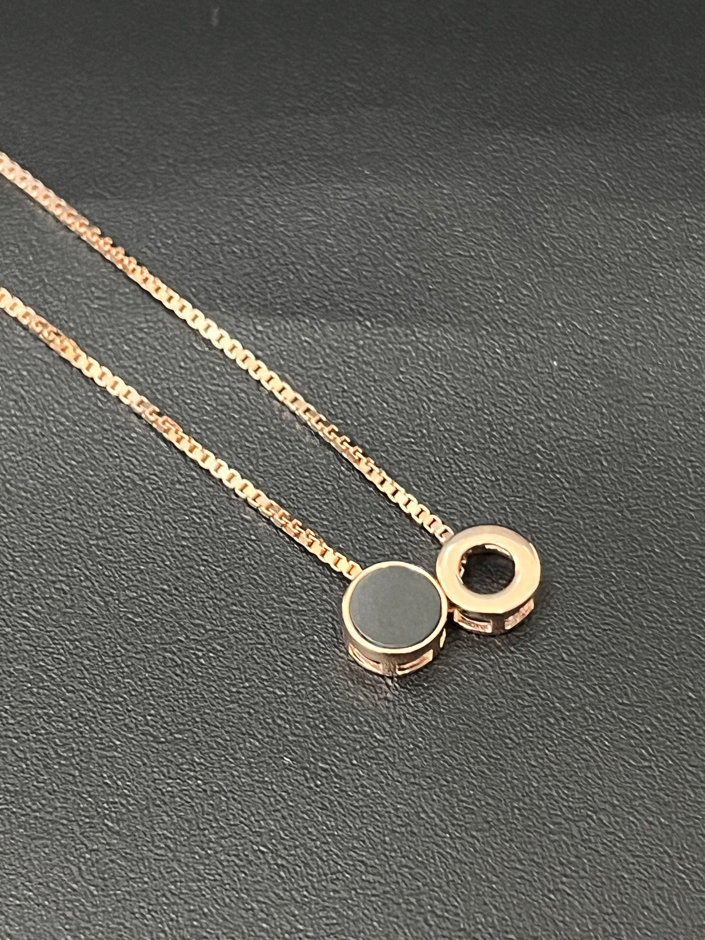 Ladies Pendant Chain_Circular With Grey Stone