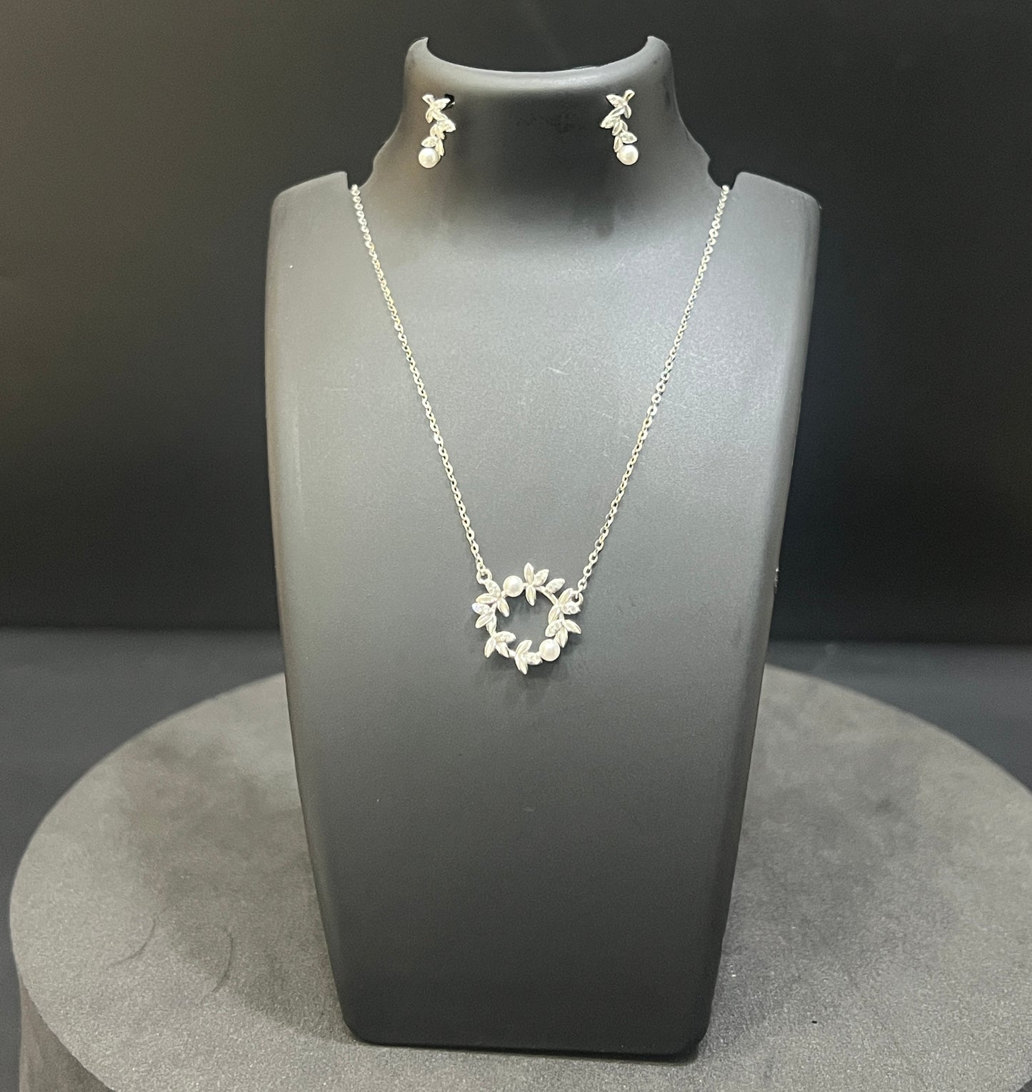 Ladies Pendent Set Petal & Pearl