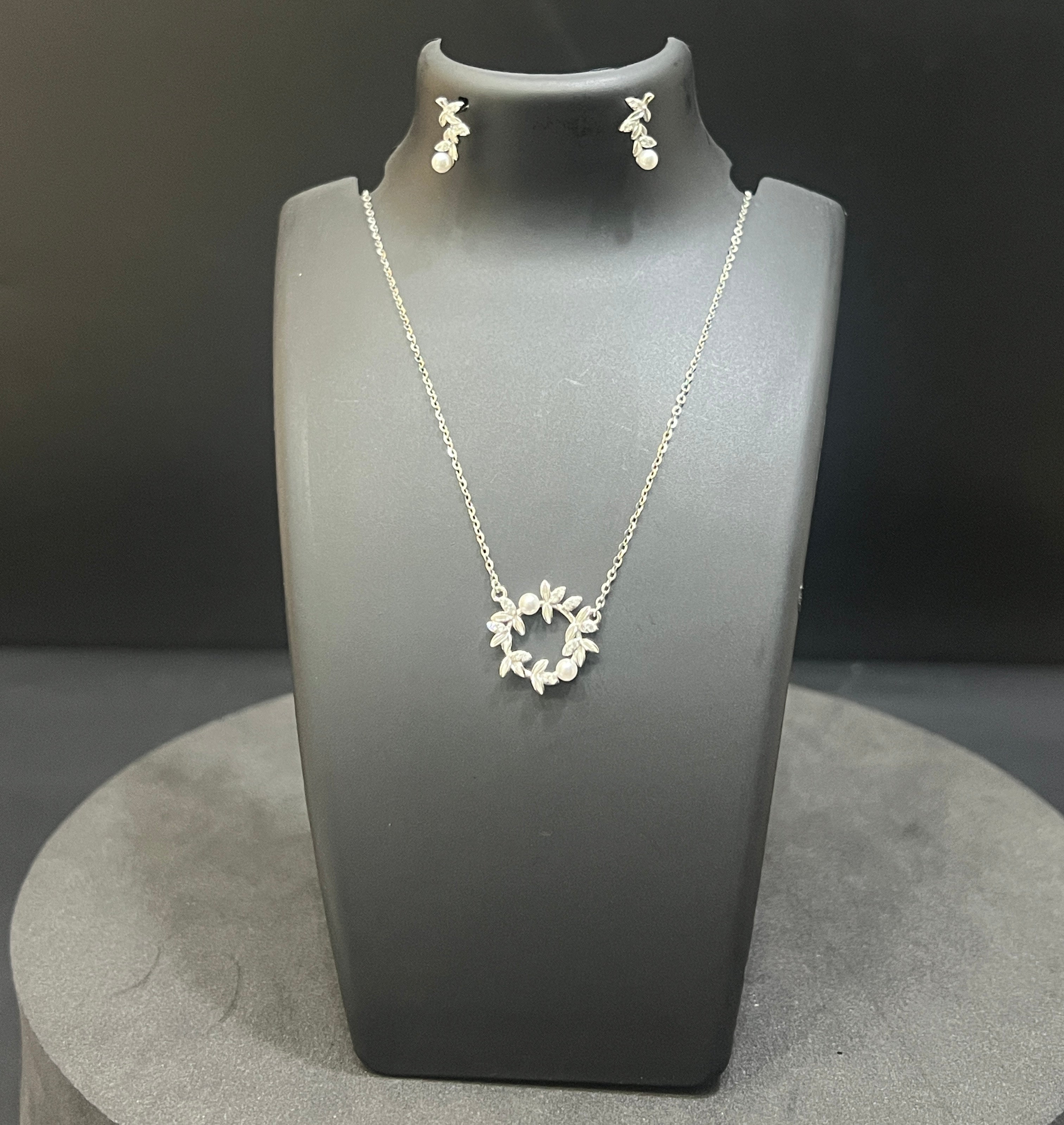 Ladies Pendent Set Petal & Pearl