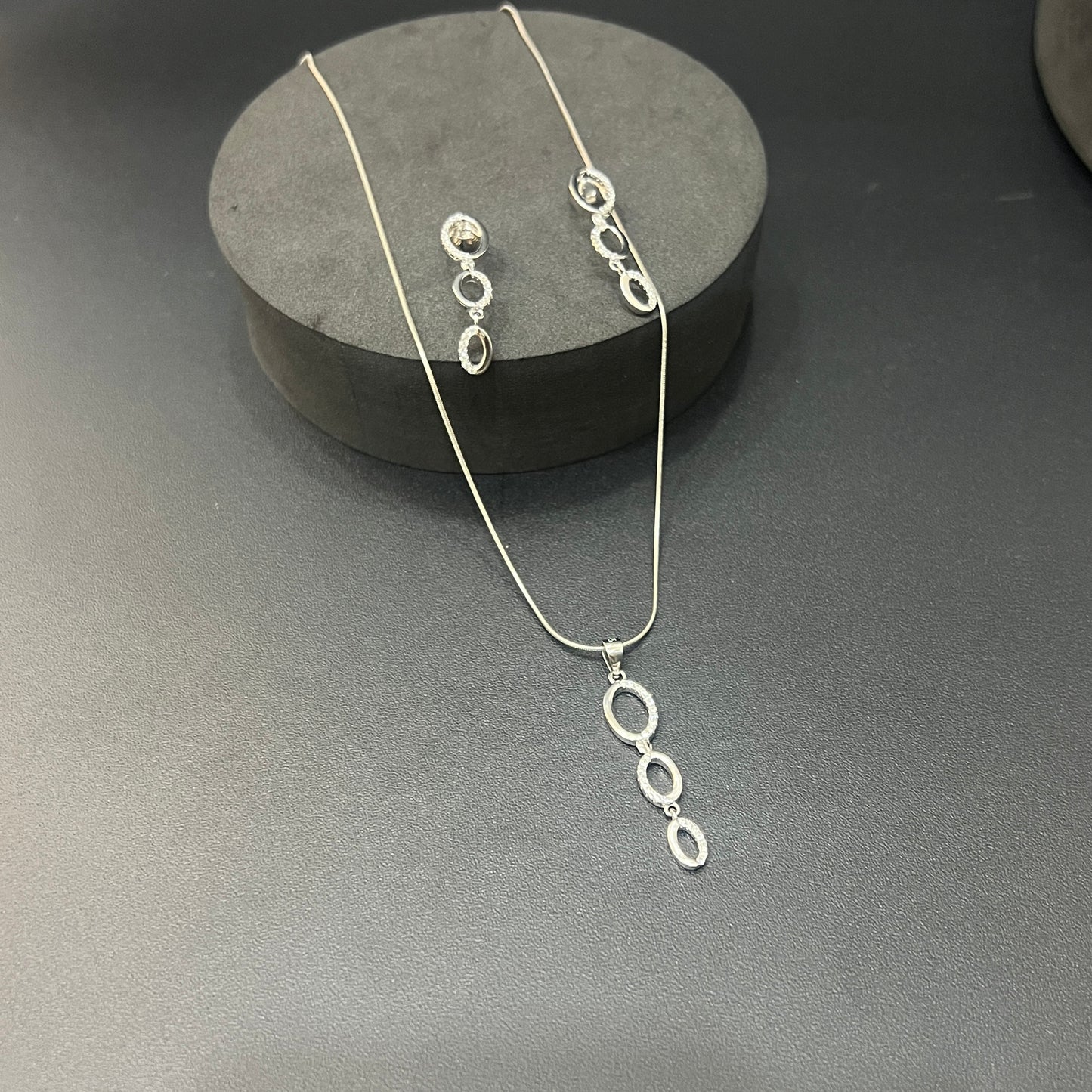 Ladies Pendant Set Hanging