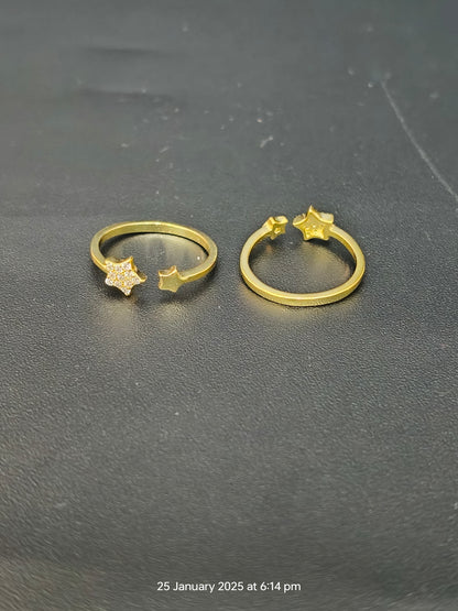 Ladies Toe Rings Star Gold polish