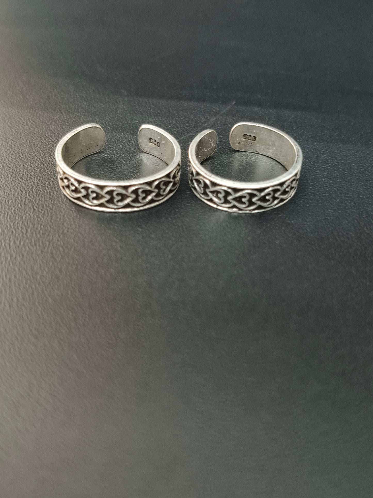 Ladies Antique Finish Toe Rings