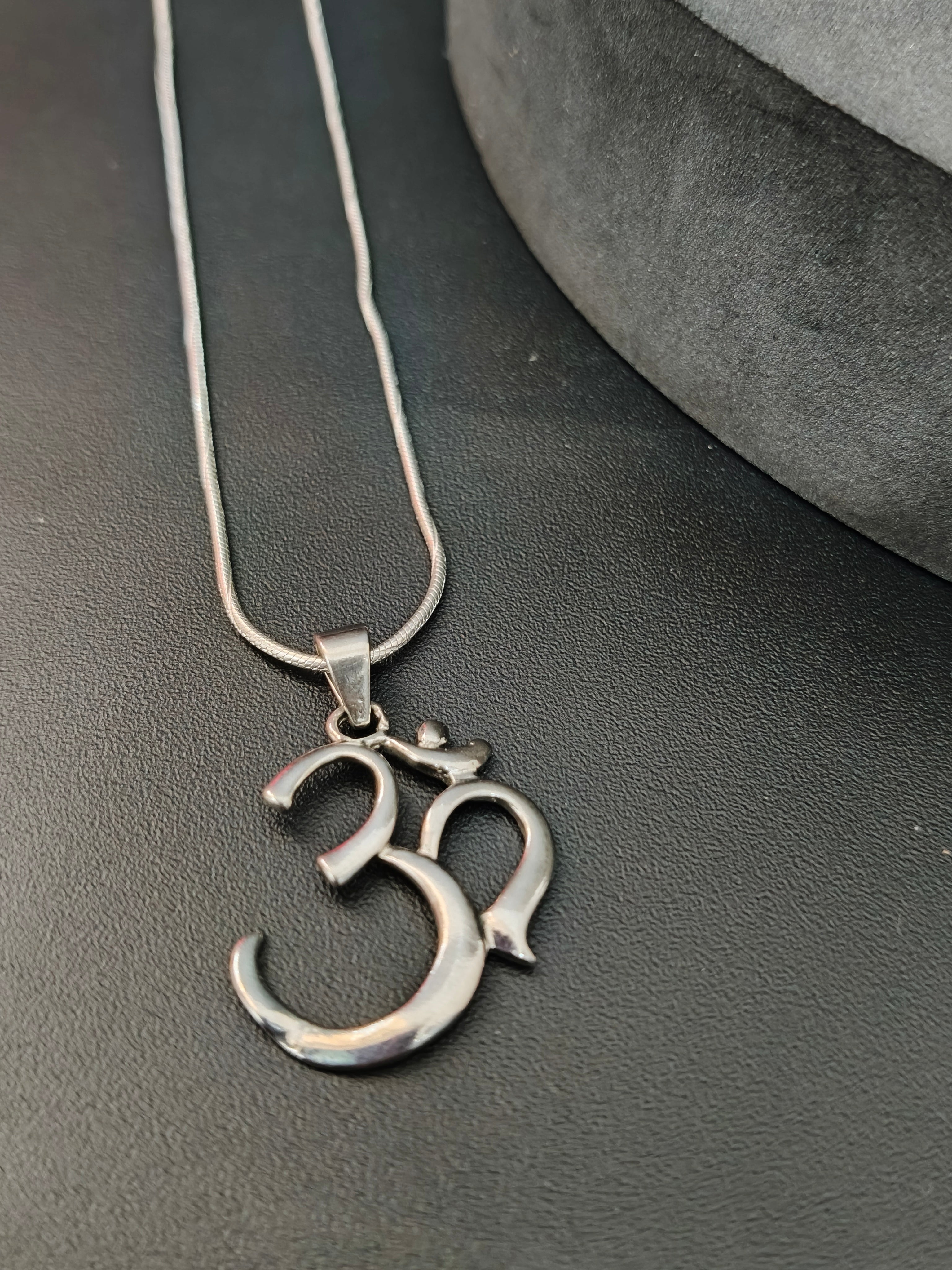 Om Pendent 124