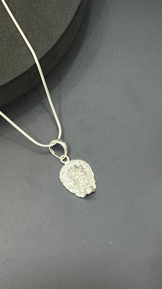 Lion Pendant_closed