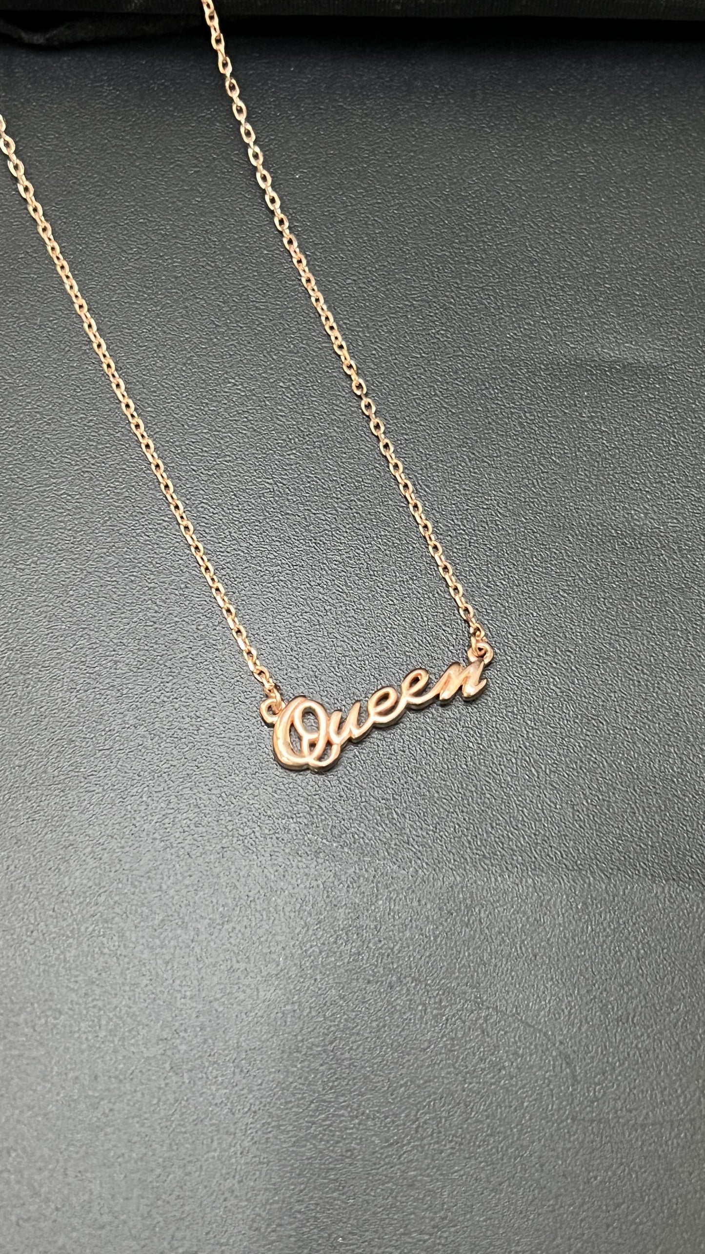 Ladies Pendent_Rose Gold Queen Chain