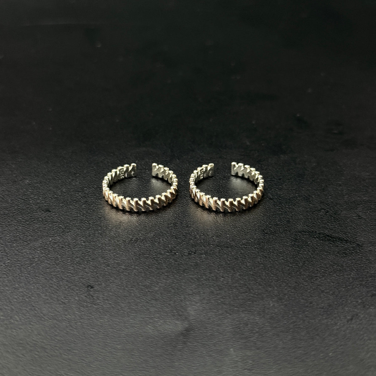 Ladies Toe Rings Round Glow