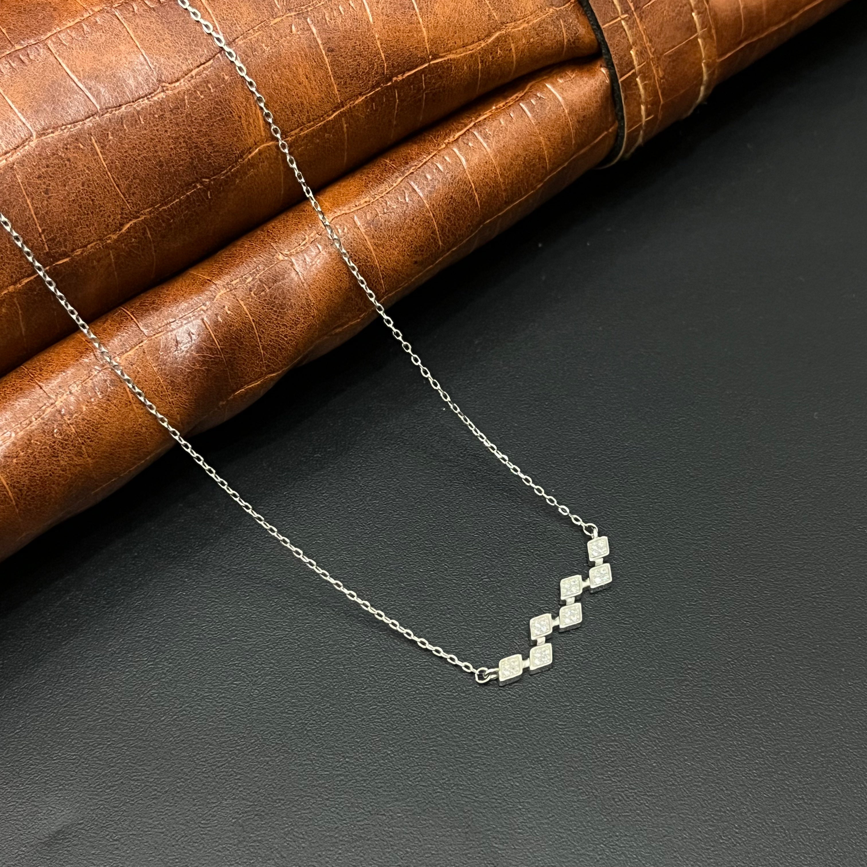 Silver Ladies Chain Mossaic