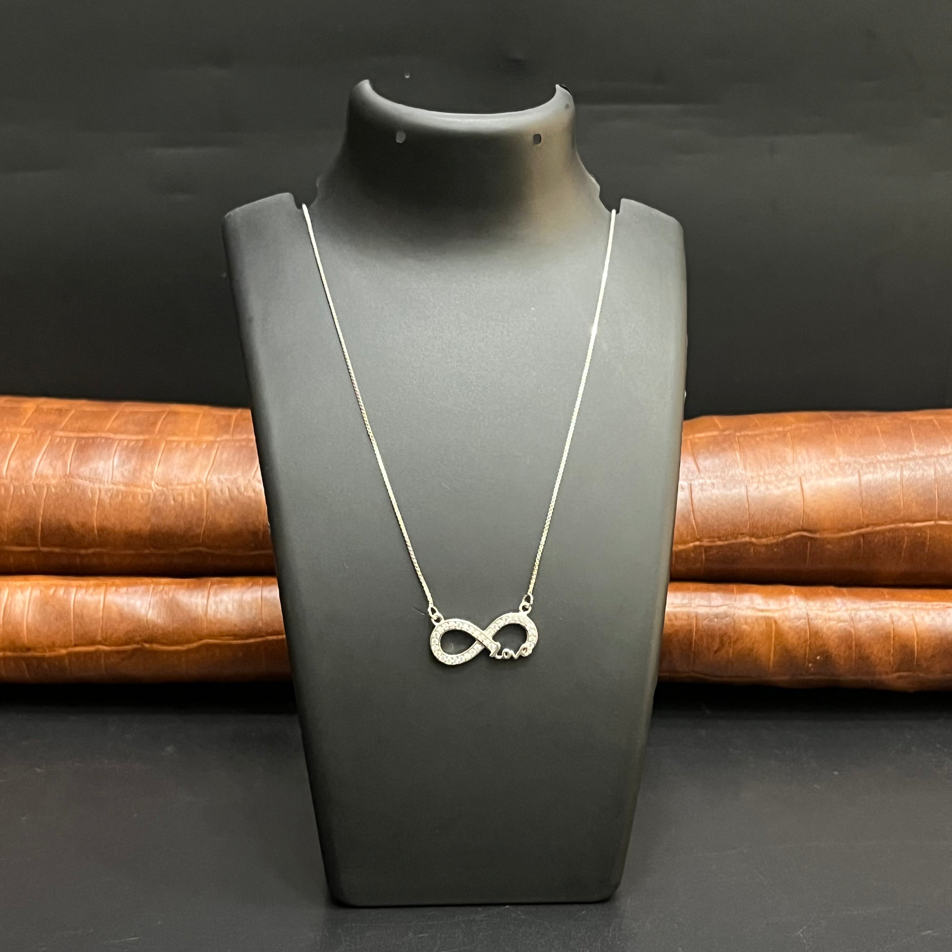 Silver Ladies Pendant Chain Infinity Love Mess 925