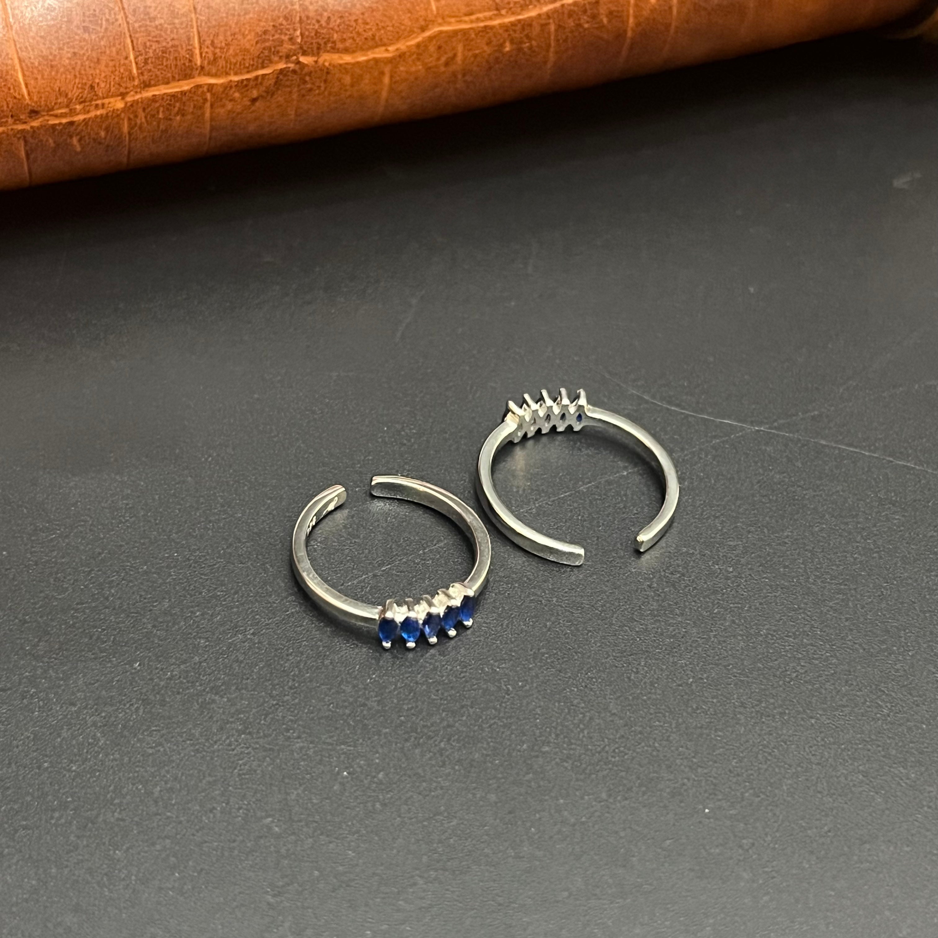 Silver Ladies Toe Ring Blue Oval 925