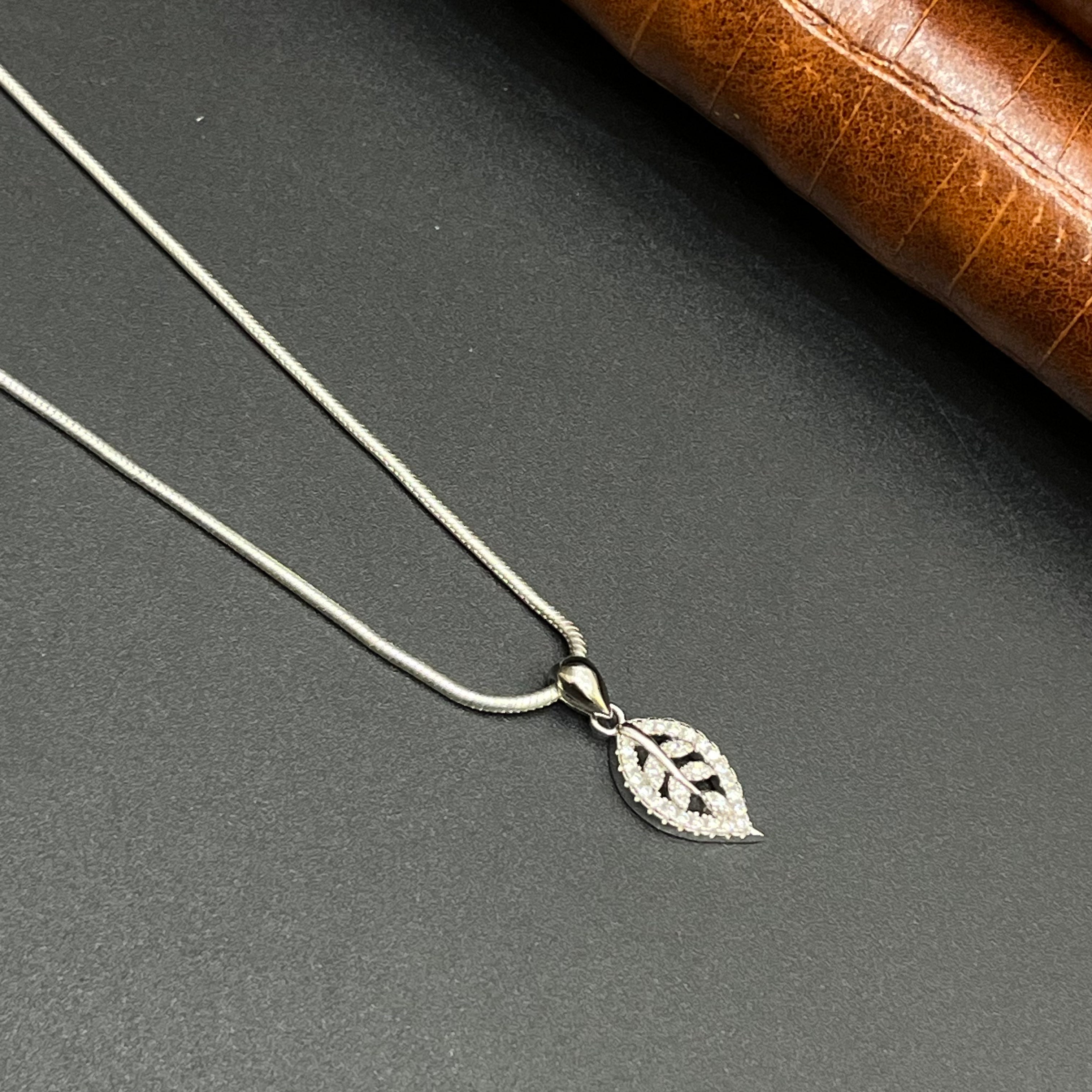Silver Ladies Pendant Classic Crystal Leaf 925