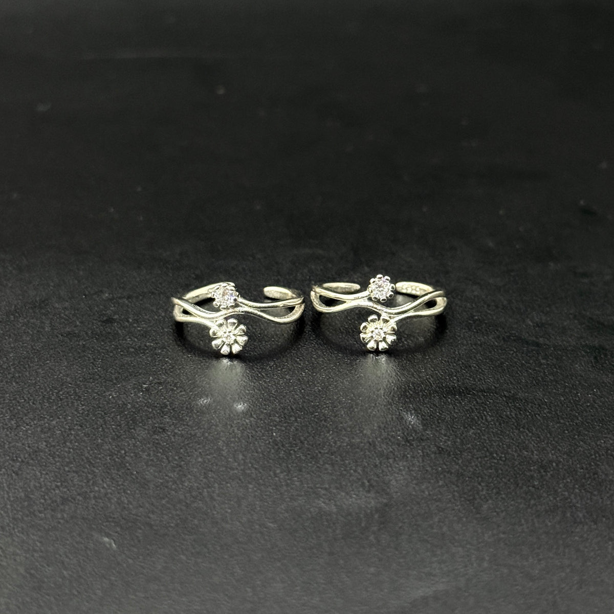 Ladies Toe Rings Floral Vine