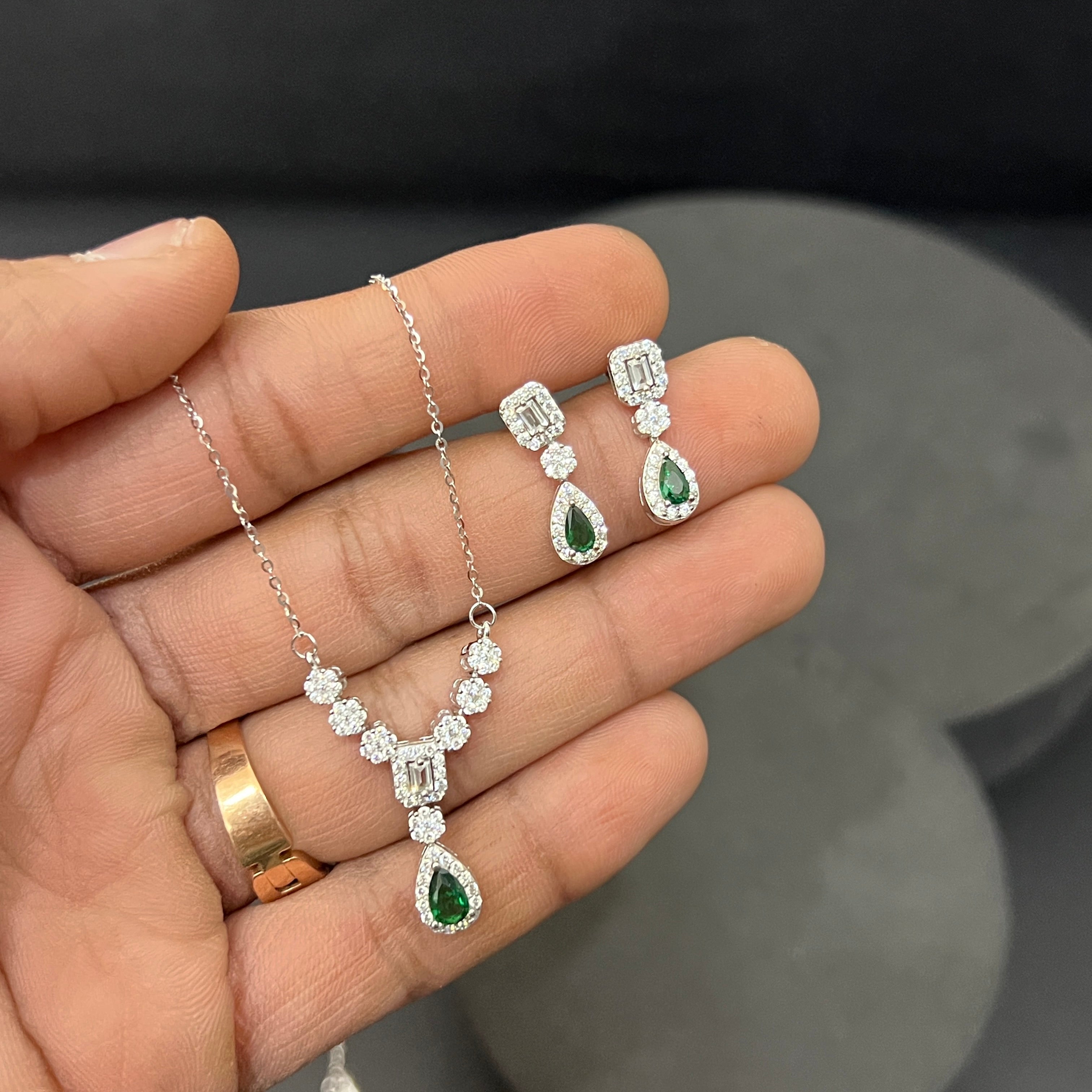 Silver Neck Chain With Stud Set Swarosvki stones Silver