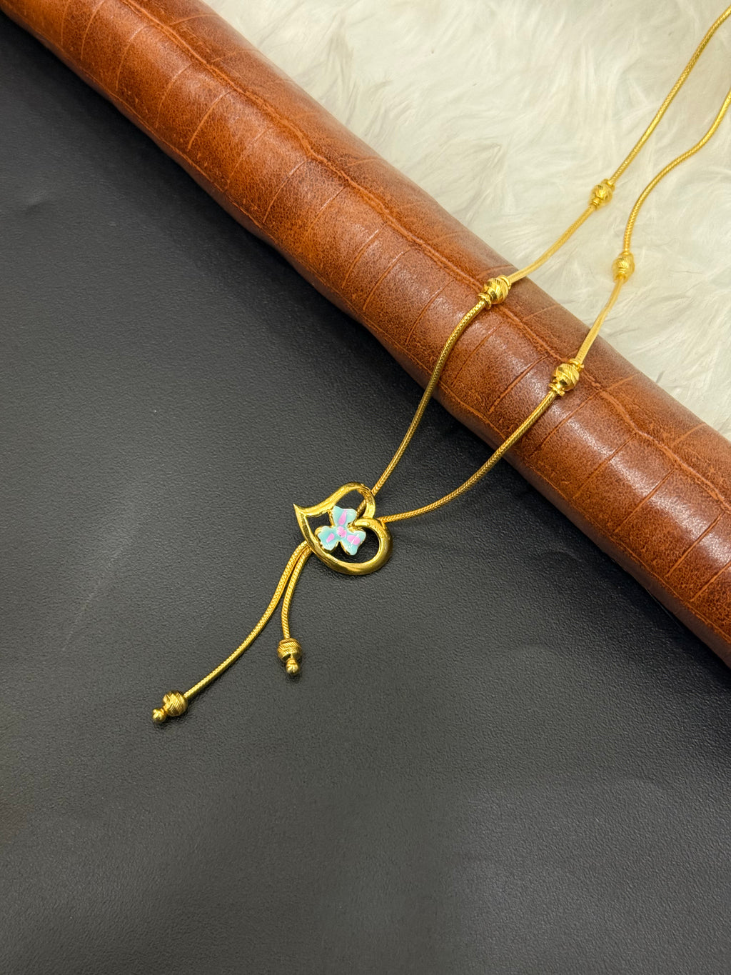 Ladies Pendant Chain 1