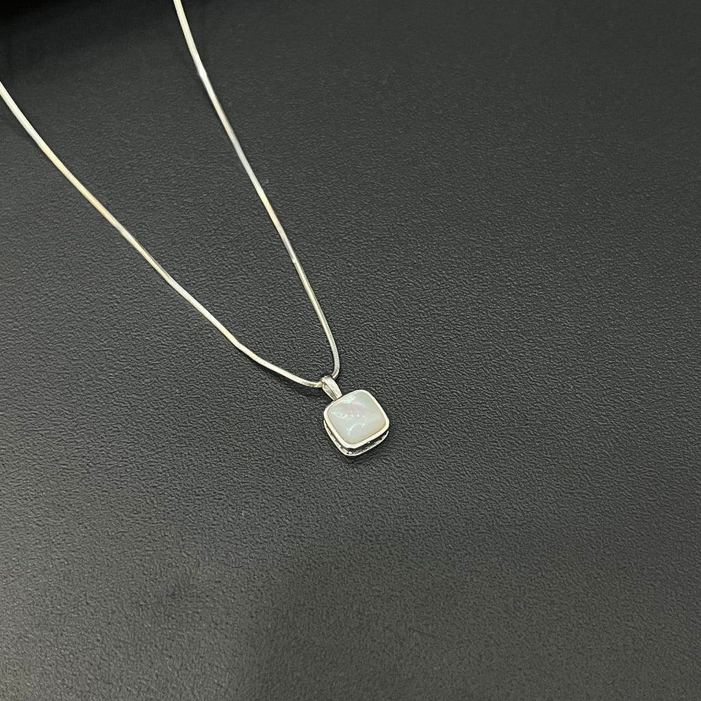 Silver Ladies Chain Cube Glass Peral