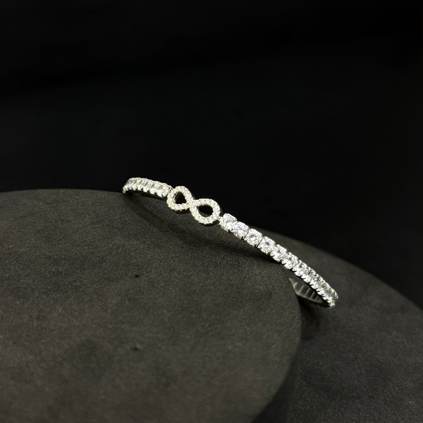 Ladies Silver Infinity Design Wrist Band