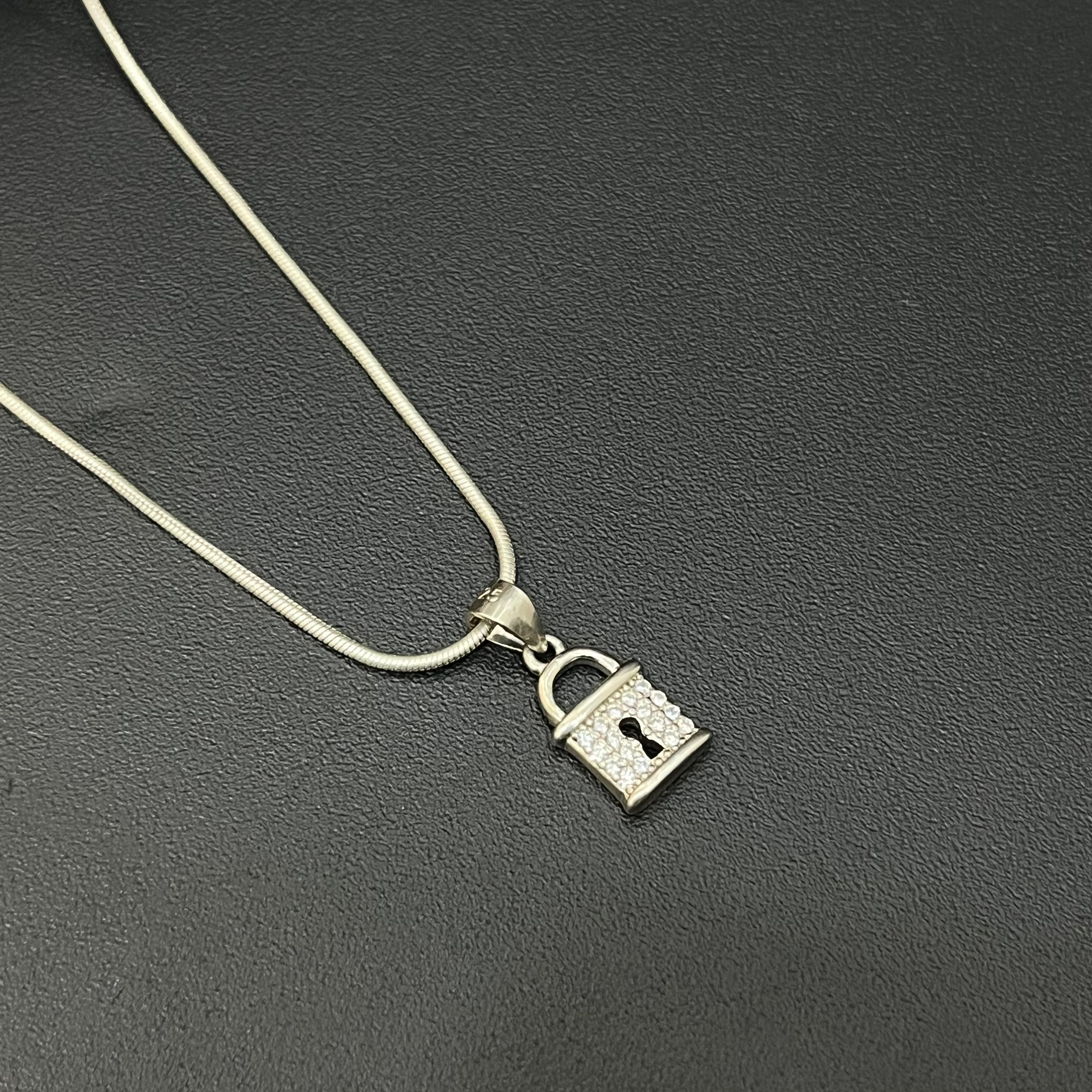 Silver Ladies Chain Lock Pendant