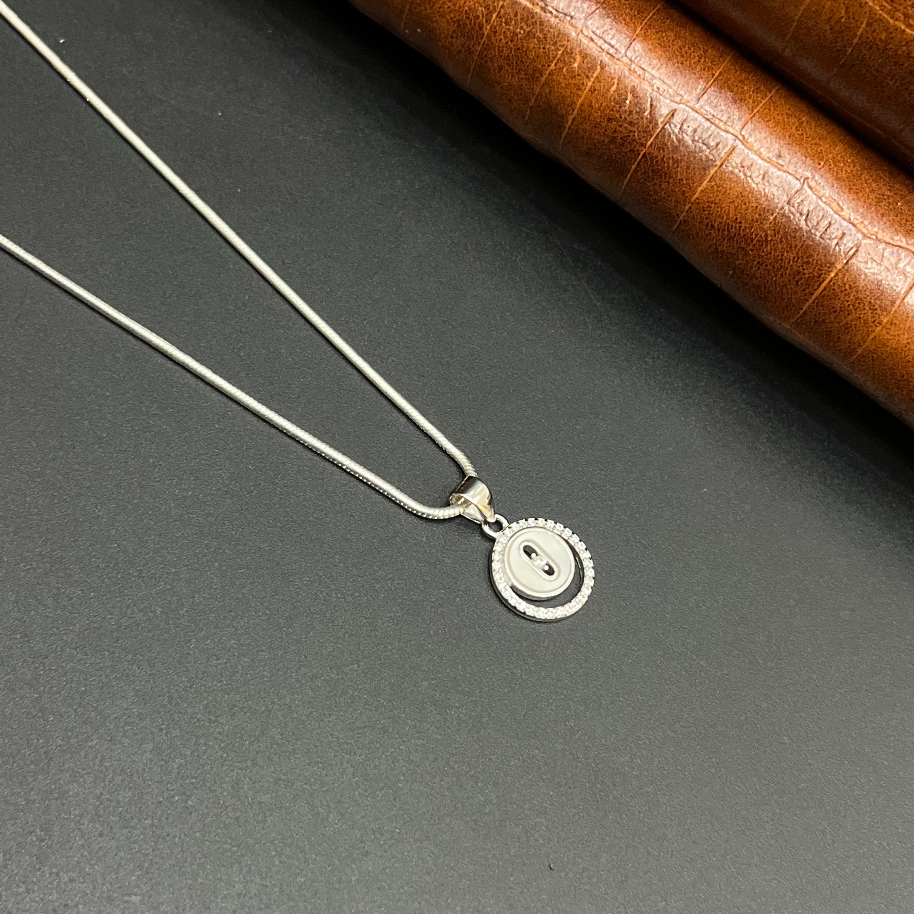 Silver Ladies Pendant Classic O Round Elegance Pendant 925