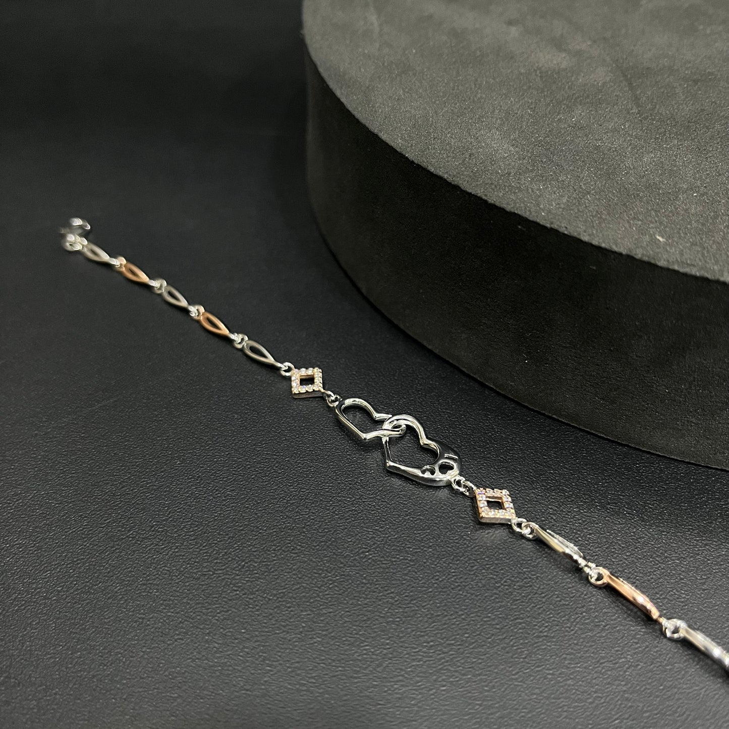 Silver Ladies Bracelet Timeless Heart  Grace