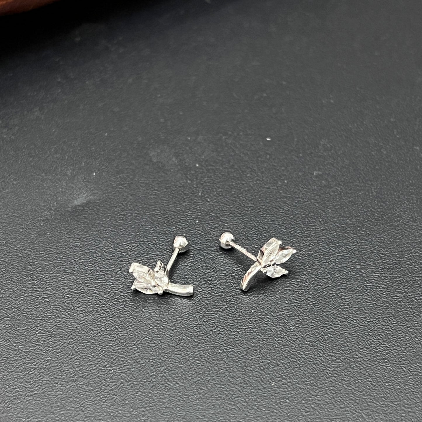Silver second Studs Leaf silver Finished