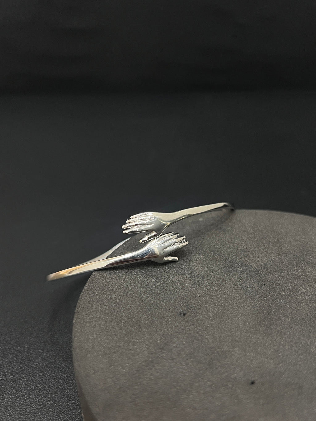 Silver Hug Kada Unisex