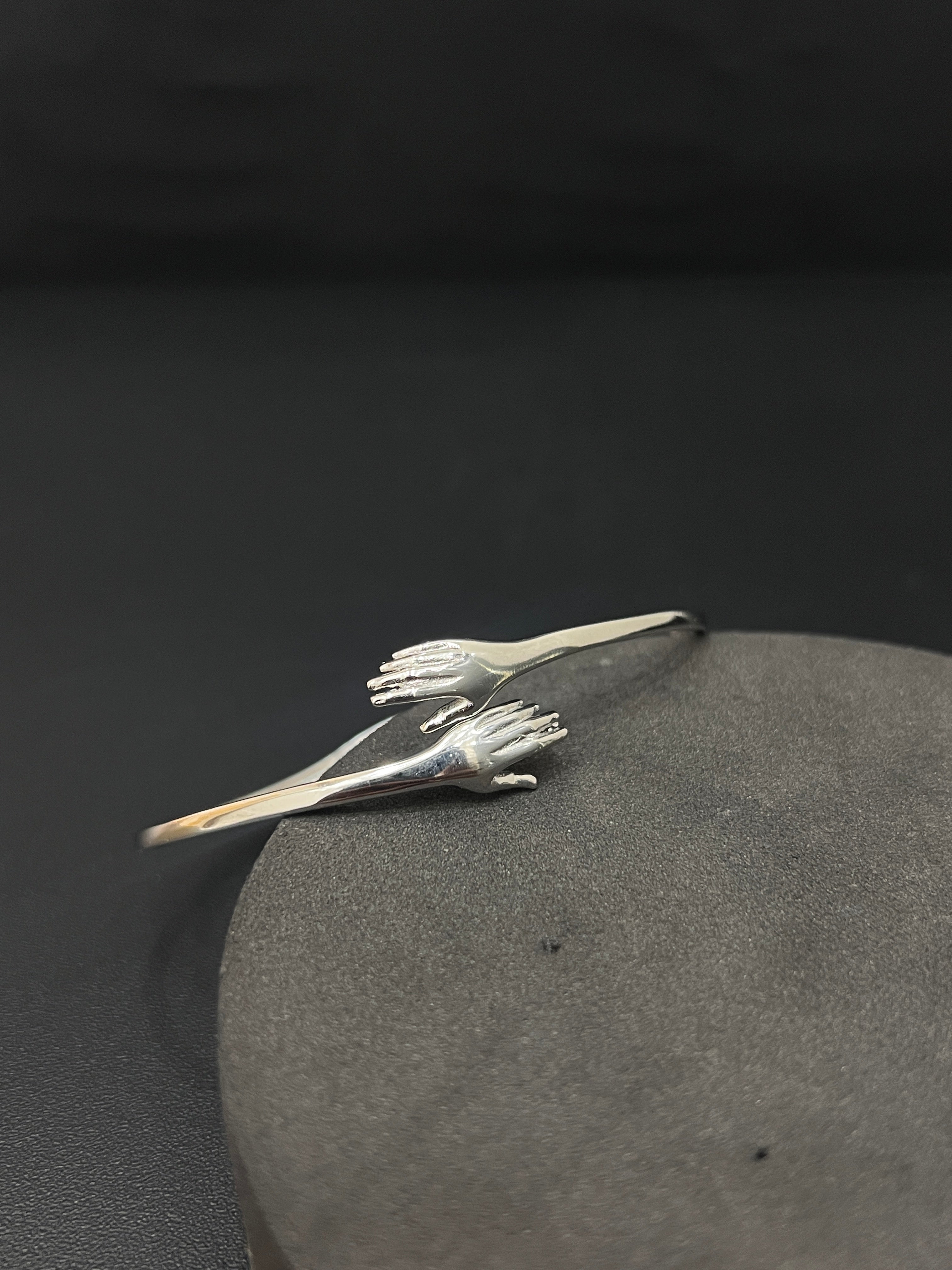 Silver Hug Kada Unisex