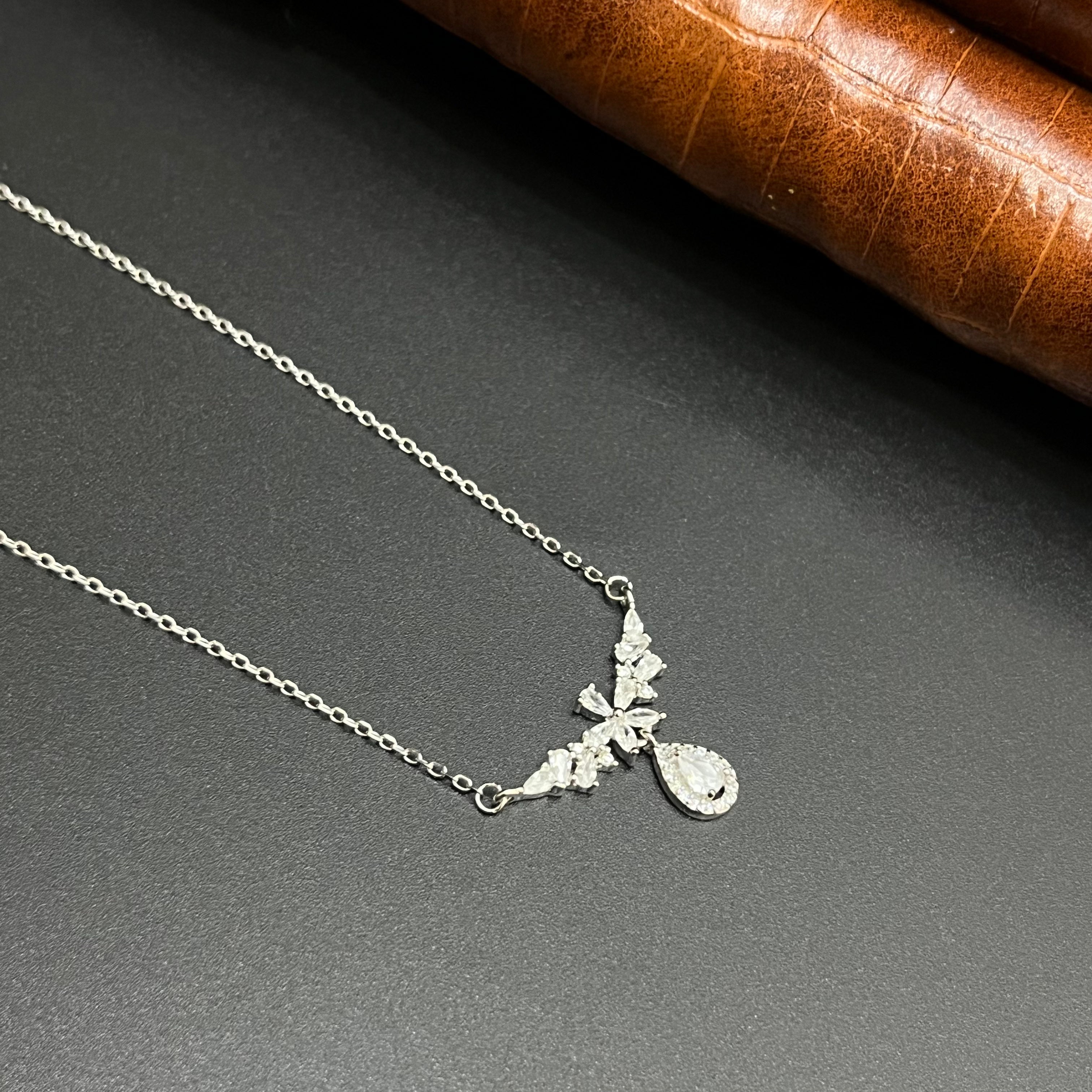 Silver Ladies Pendant Chain Graceful Petals Luna Drop 925