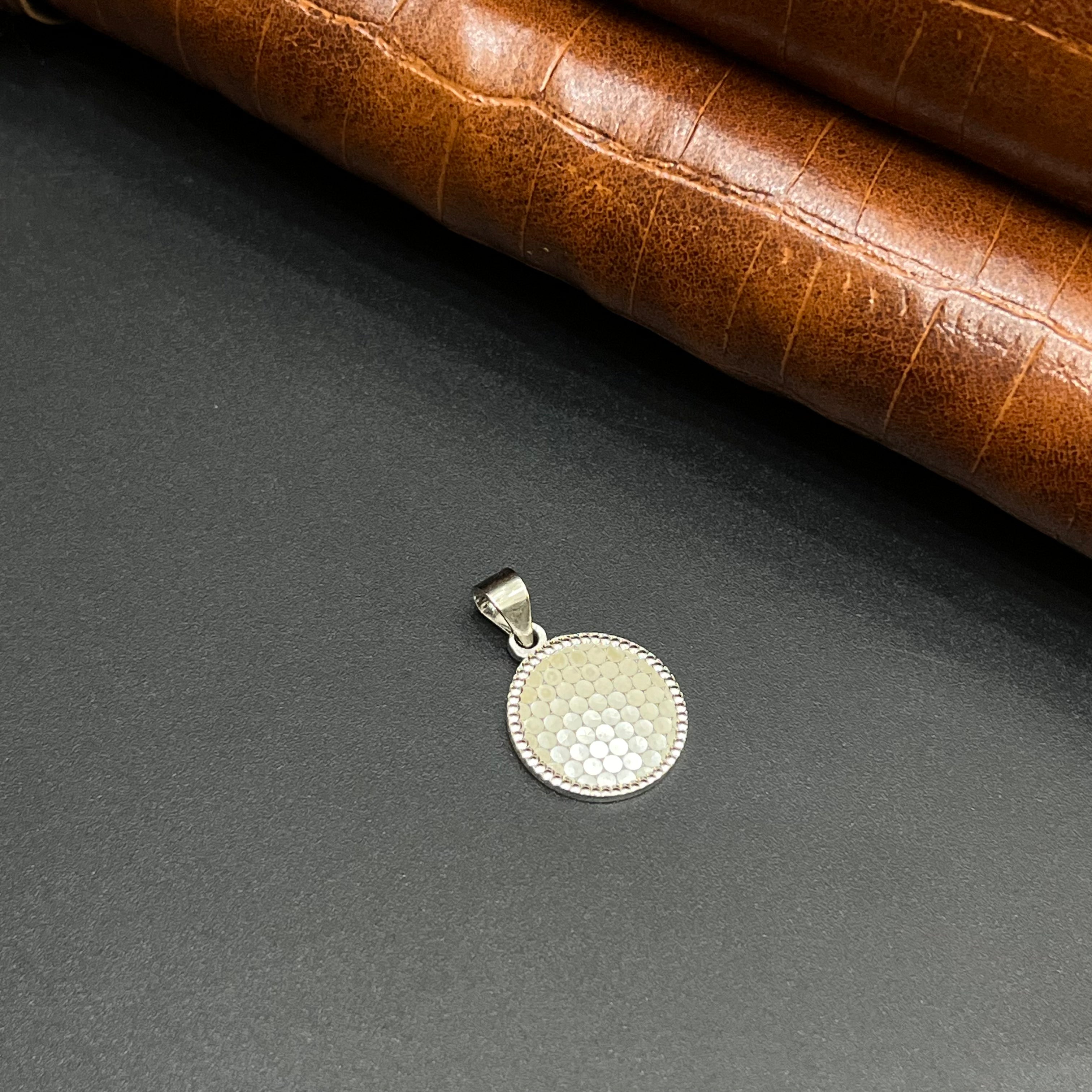 Silver Ladies Pendant Elegant Honeycomb Disc 925