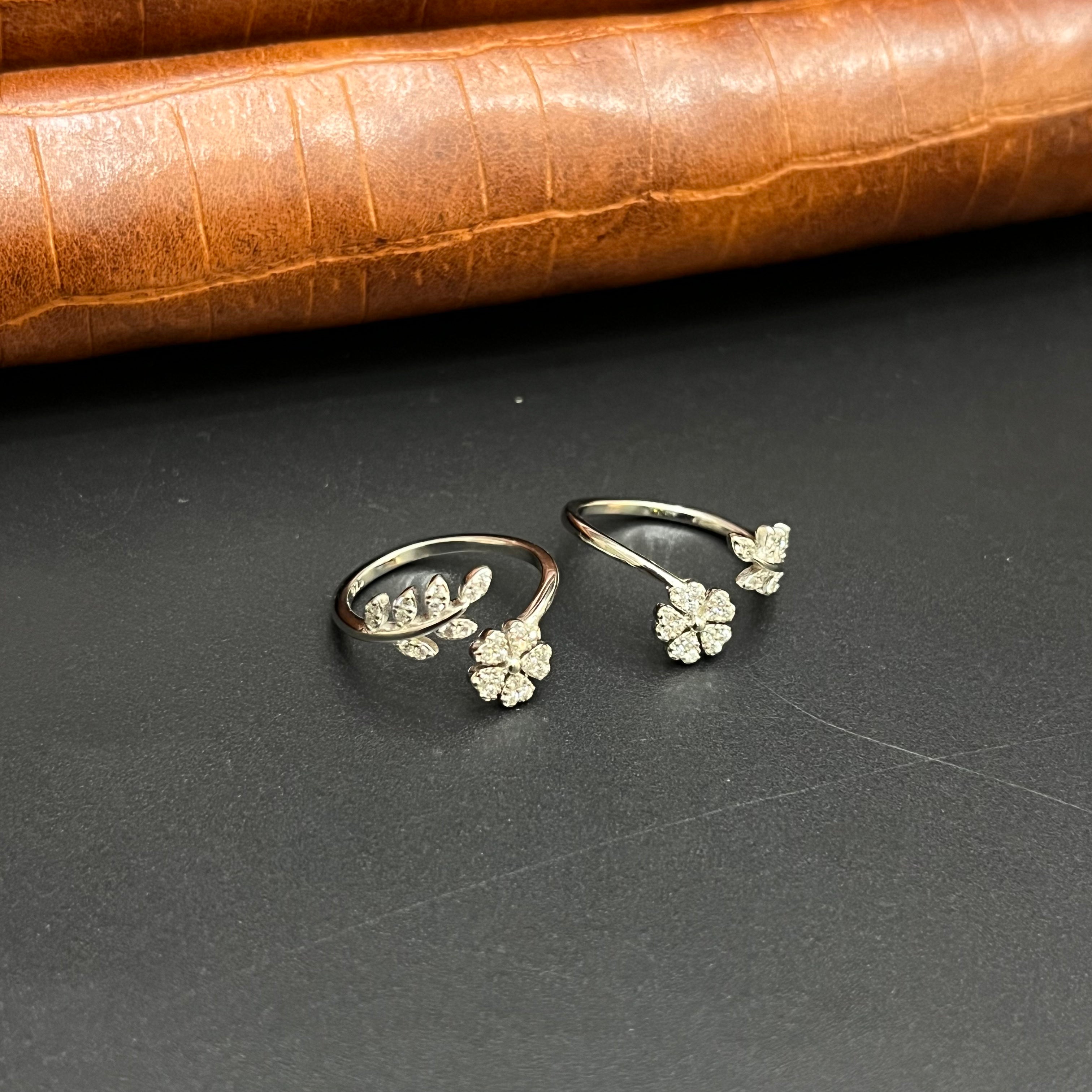 Silver Ladies Toe Rings Flower & Leaves 925