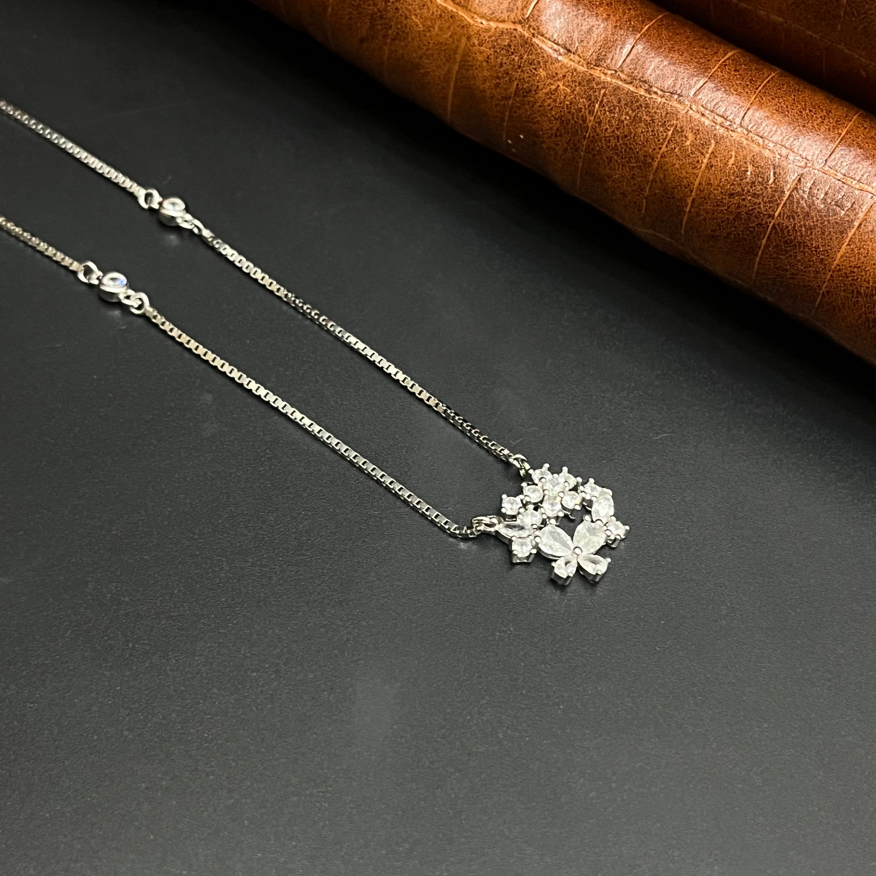 Silver Ladies Chain And Pendant Set White Floral 925