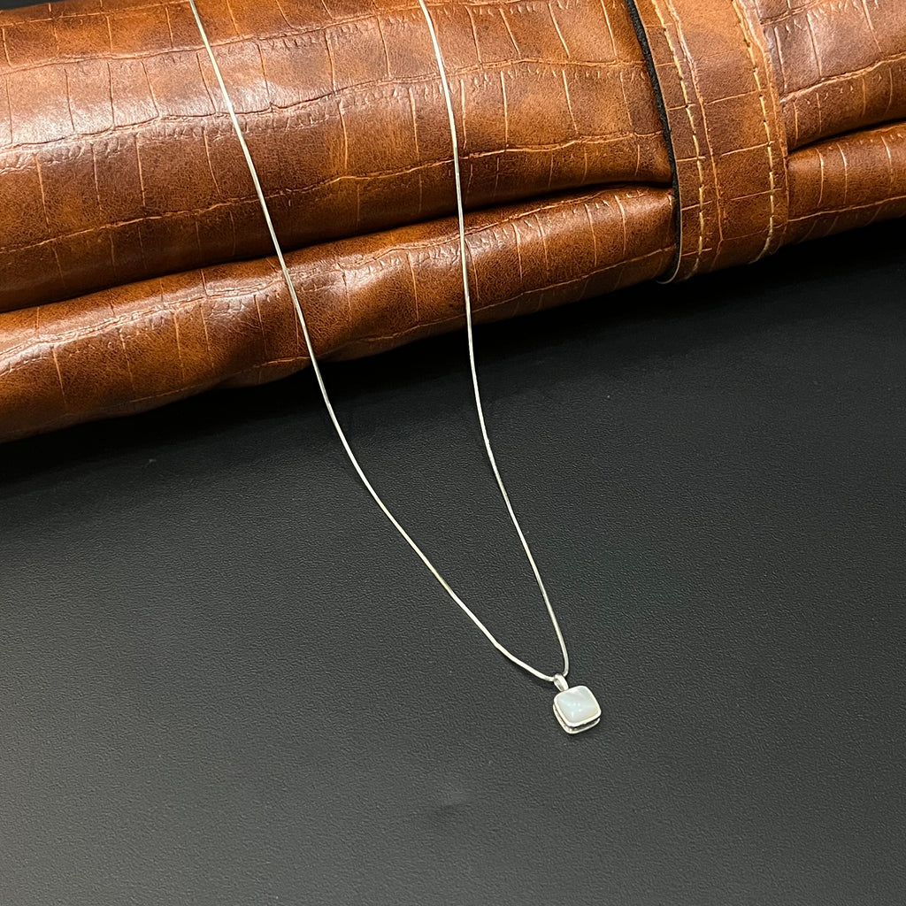 Silver Ladies Chain Cube Glass Peral