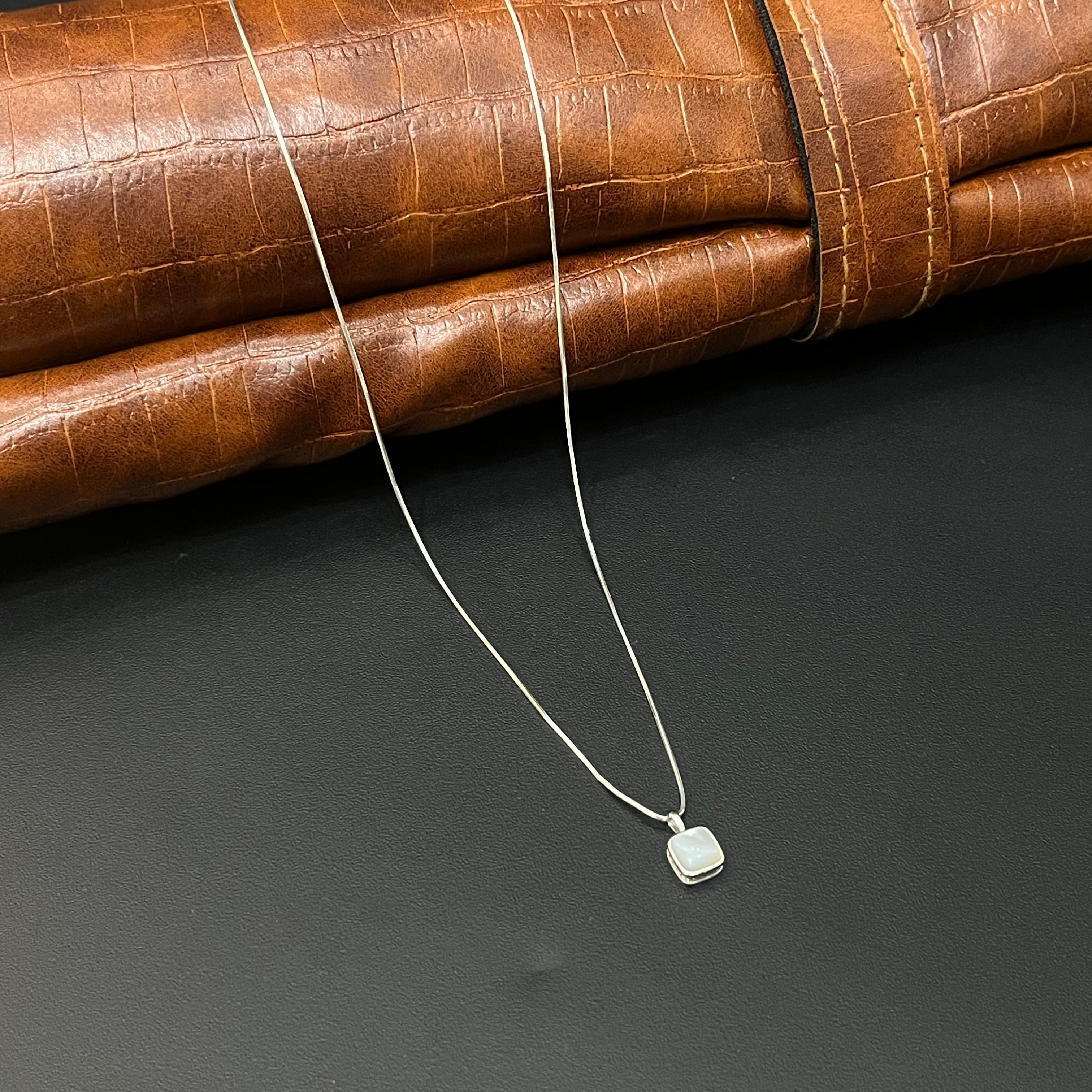 Silver Ladies Chain Cube Glass Peral
