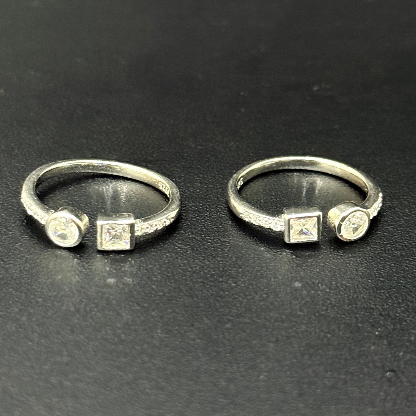 Silver Ladies Toe Rings Circle & sqaure AD SS