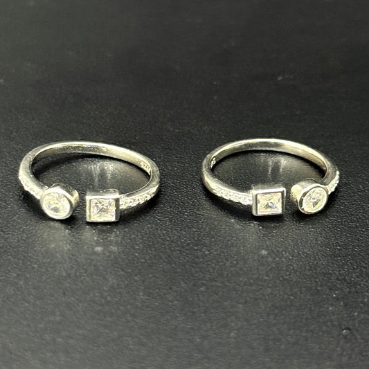 Silver Ladies Toe Rings Circle & sqaure AD SS