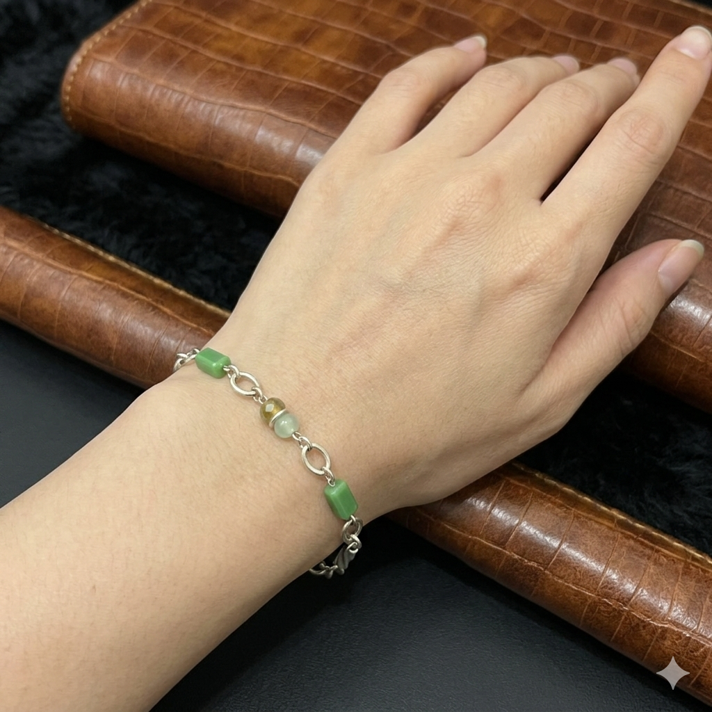 Silver Ladies Bracelet Rectangular Box &Green Stone