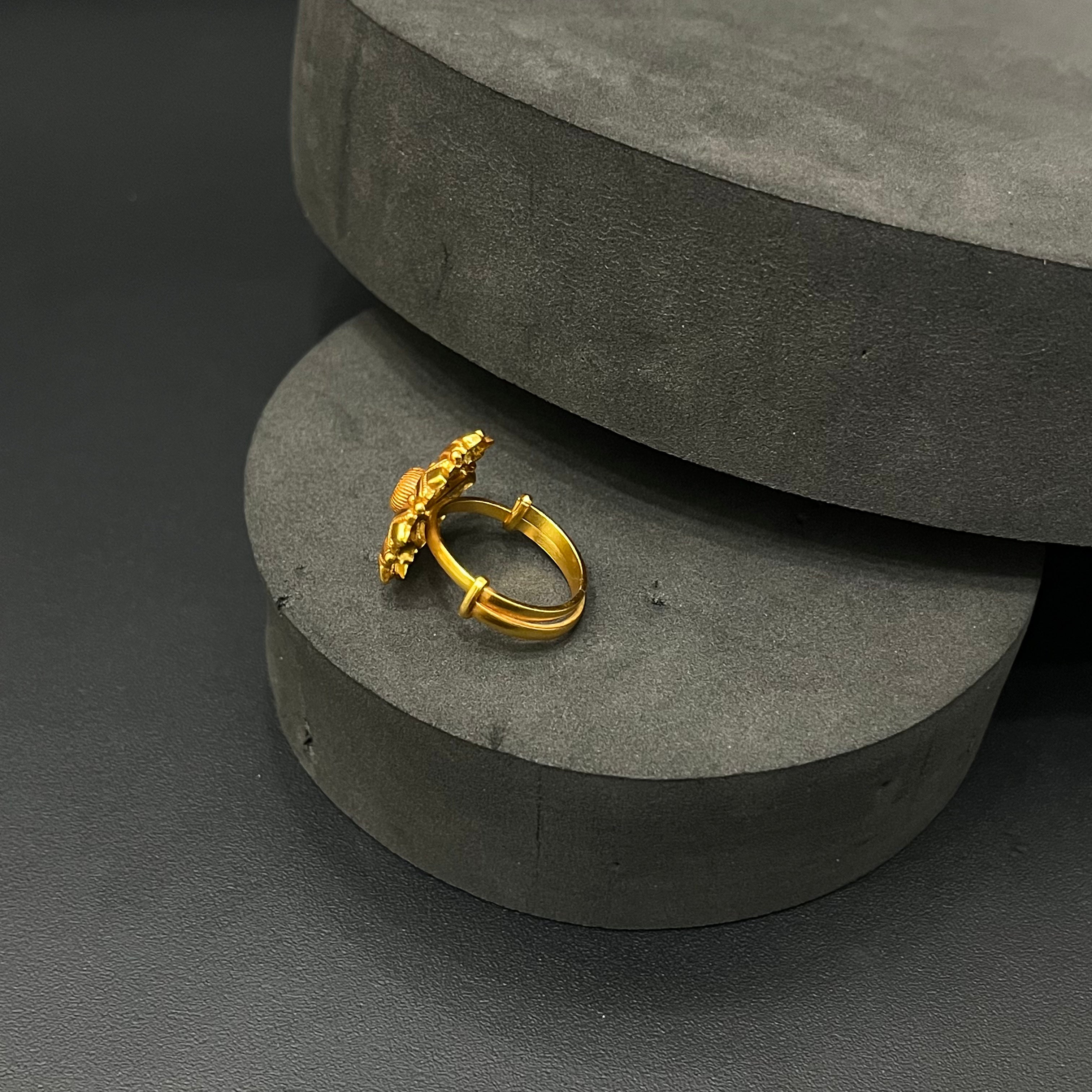 Silver Antique Finished Ring Adjustable Tri Cut Green