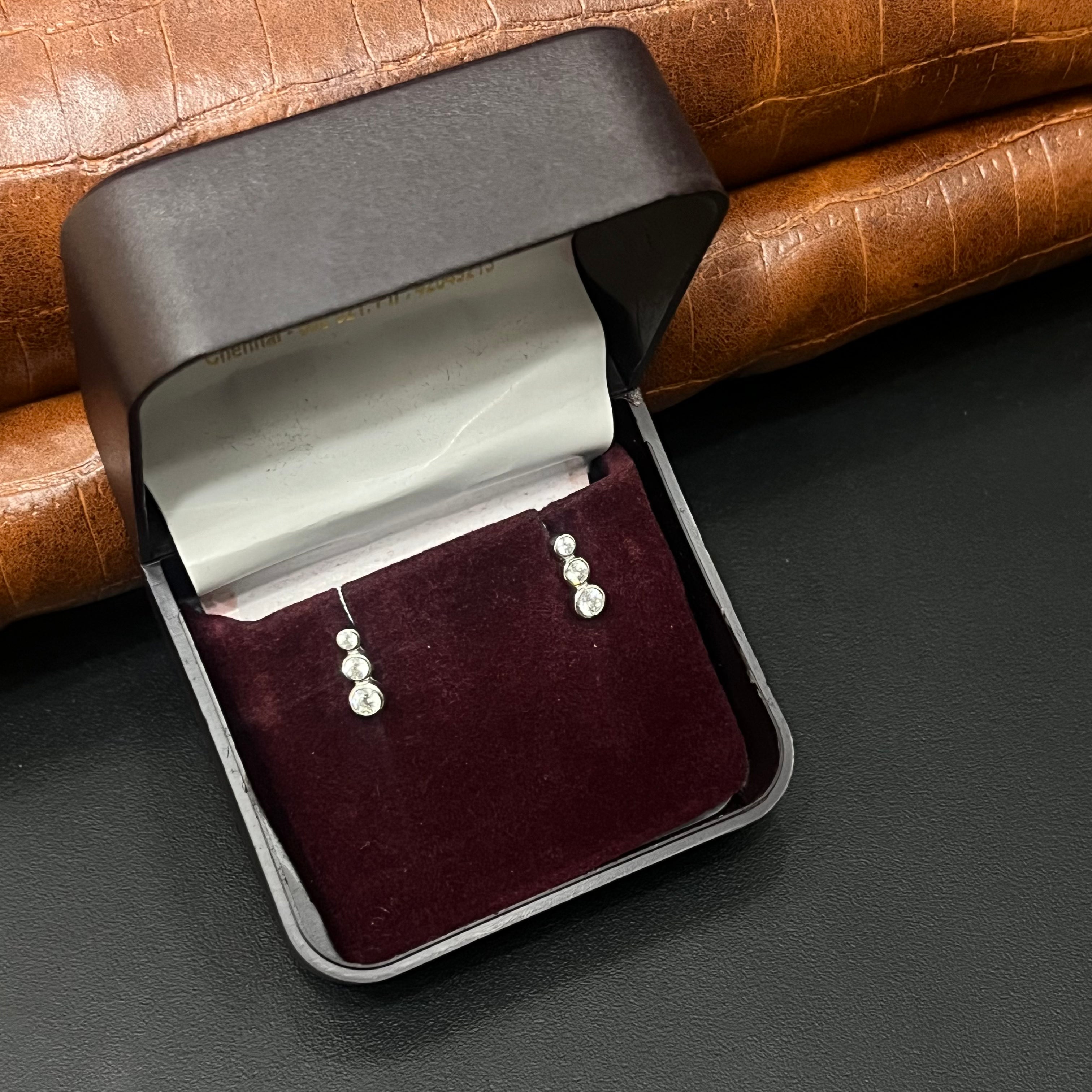 Silver Ladies Second Stud Three Dots