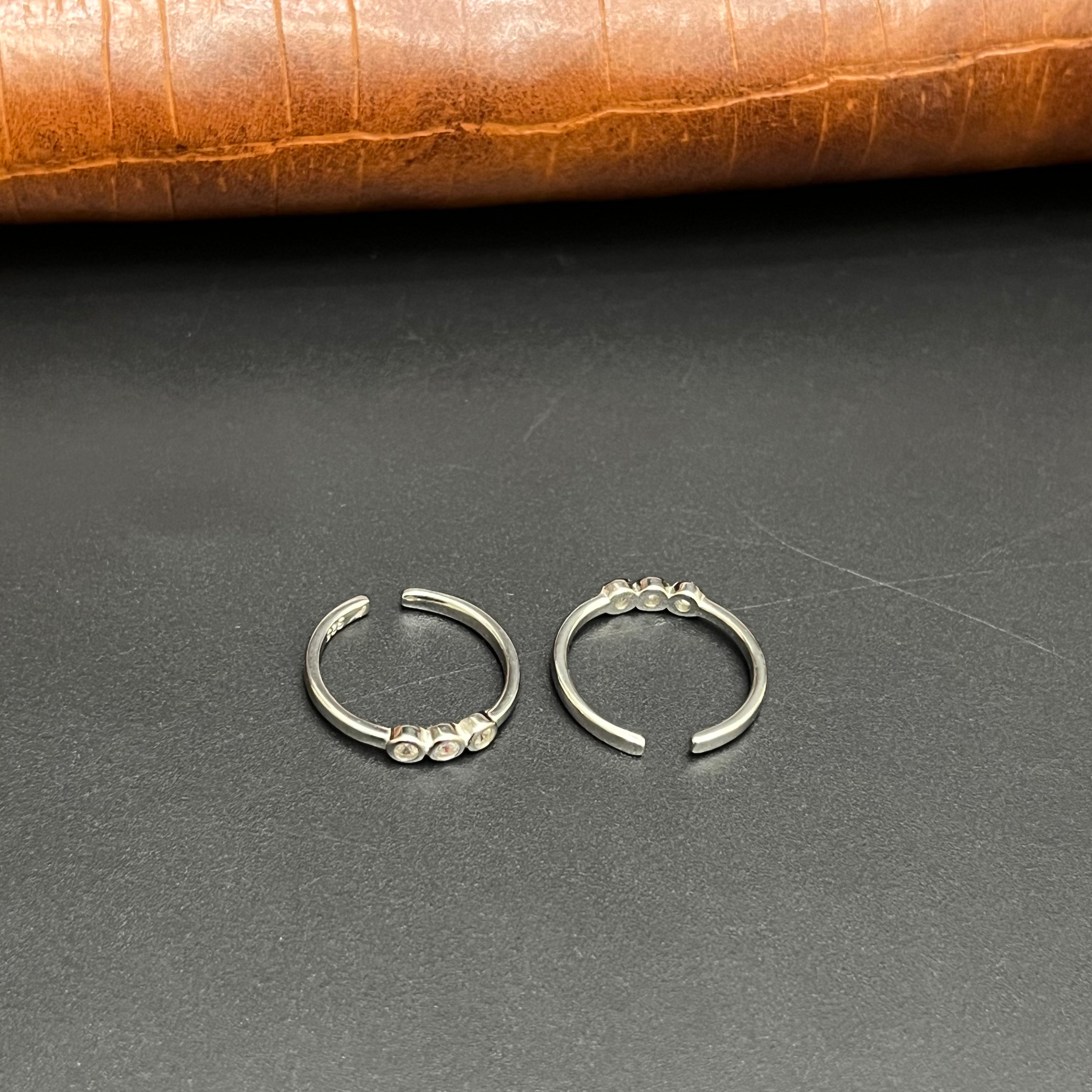 Silver Ladies Toe Ring 3 Stones 925