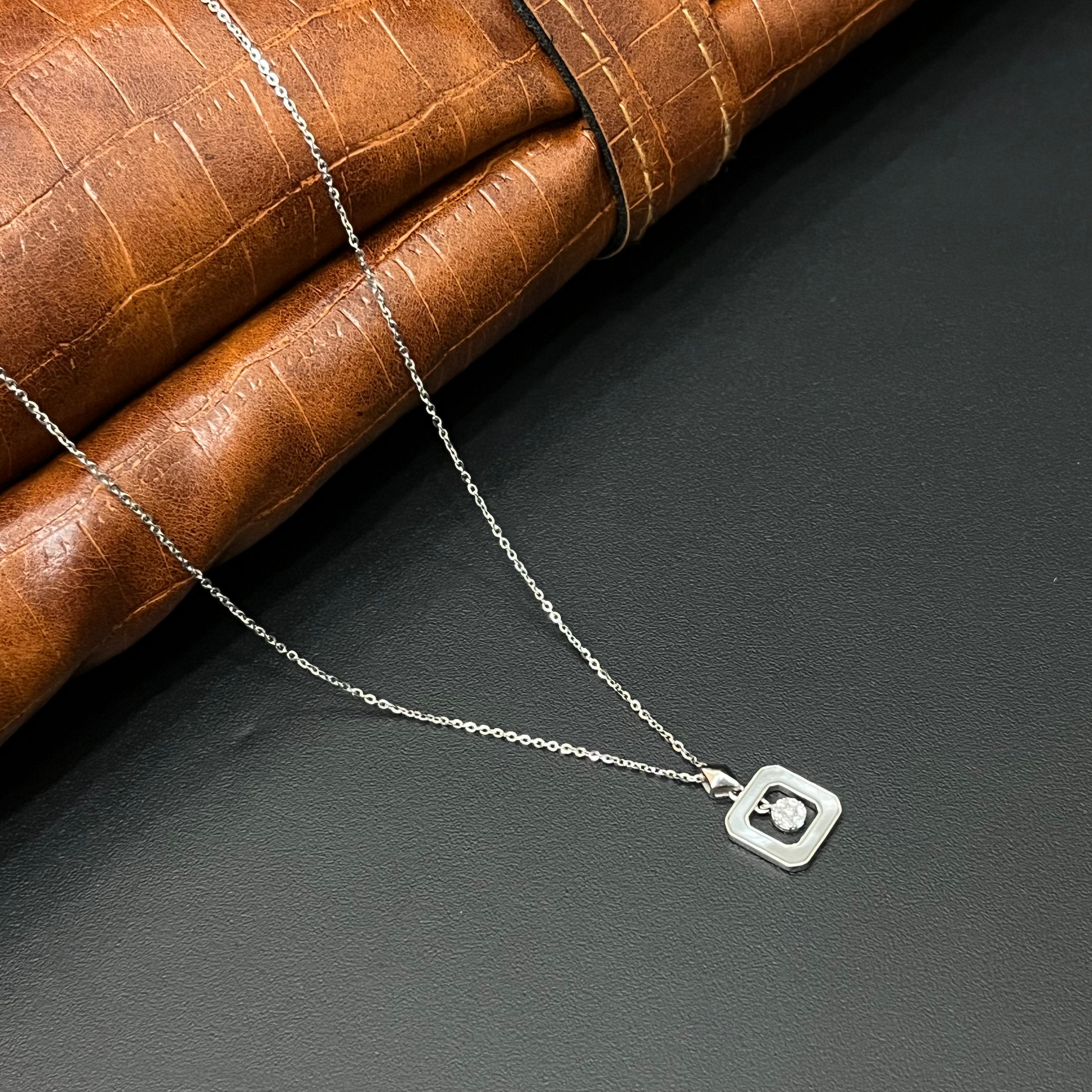 Silver Ladies Chain Sqaure MOP