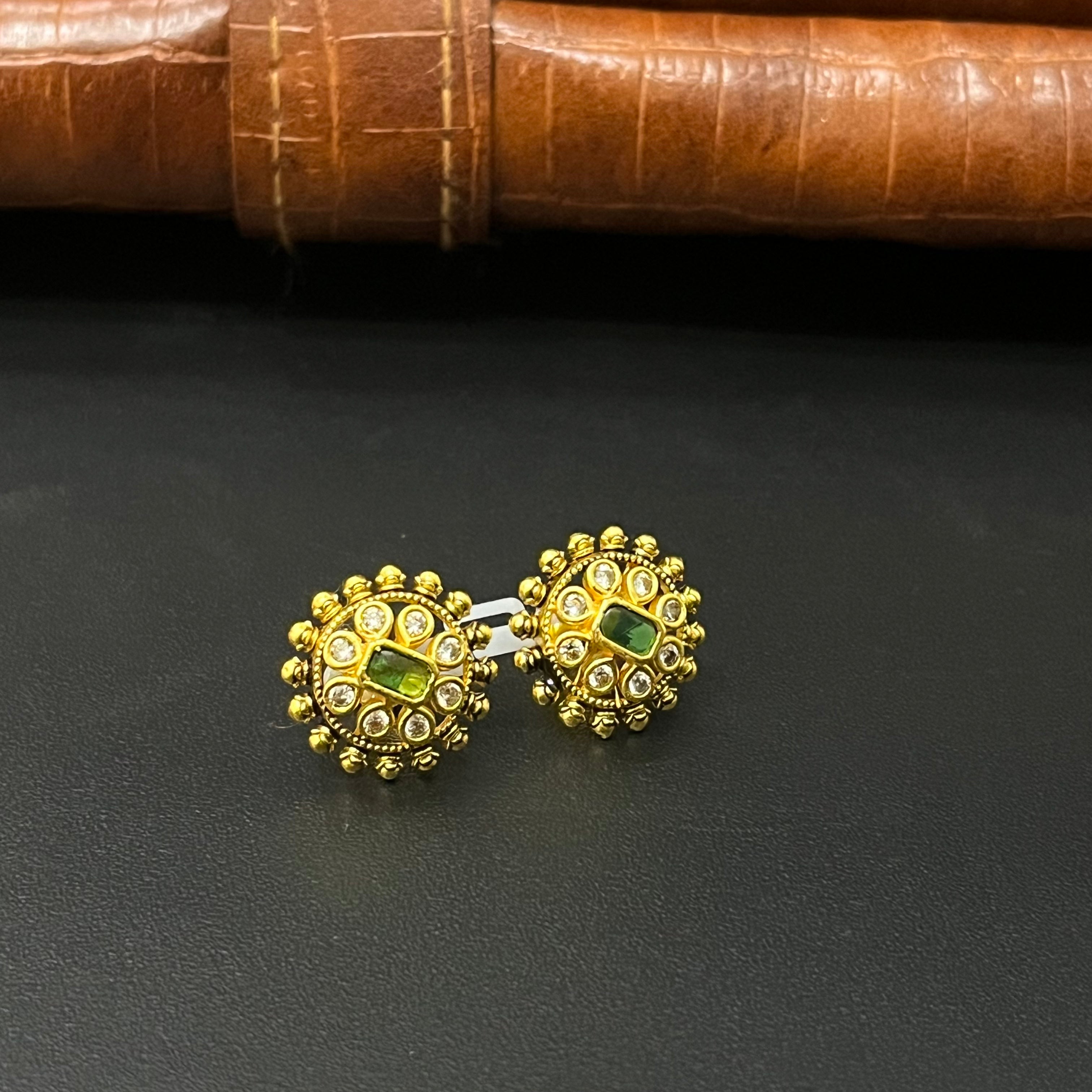 Silver Stud Round Antique Gold Finsihed 925 5
