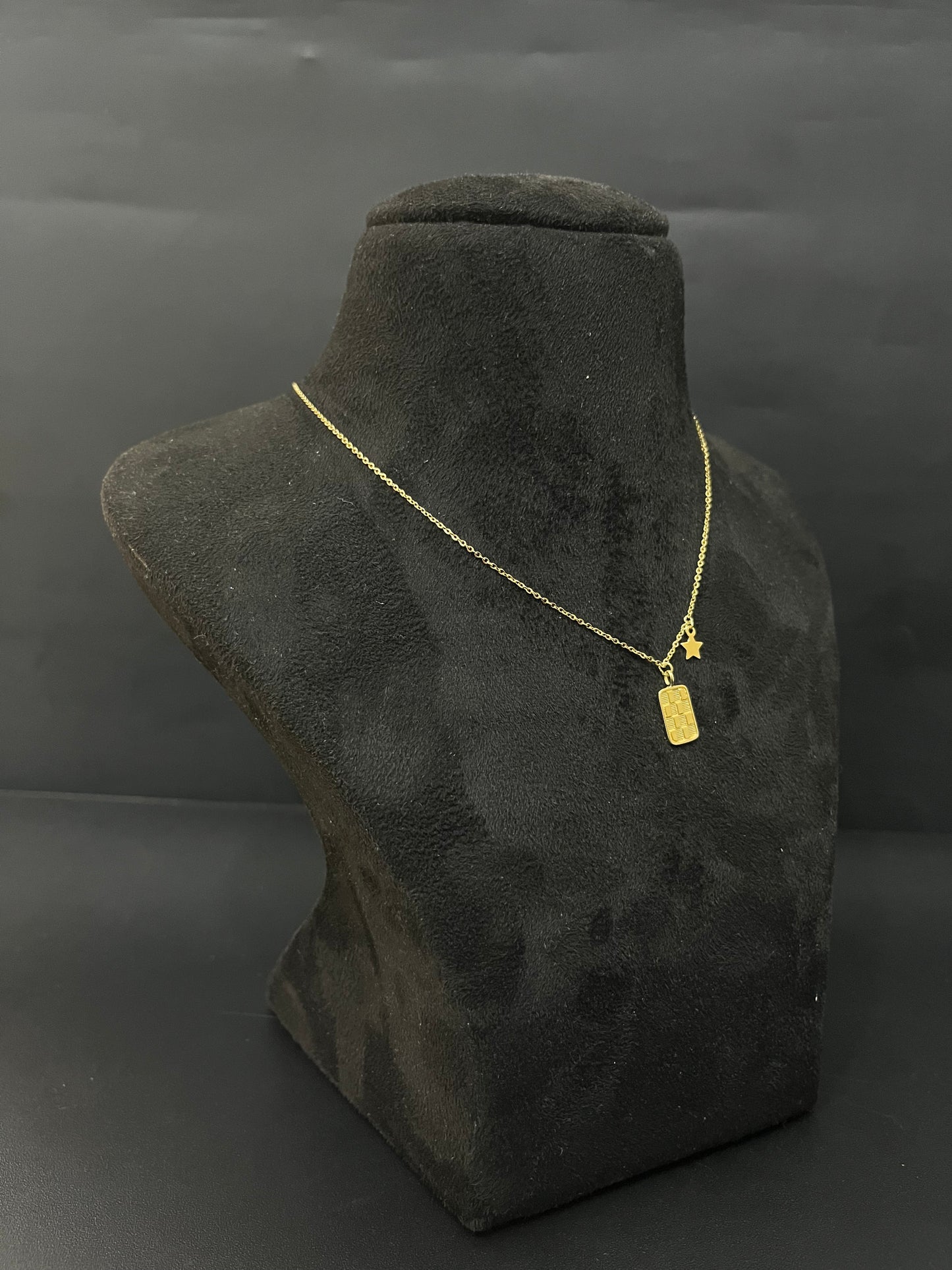 Silver Ladies Pendant Chain Box Locked