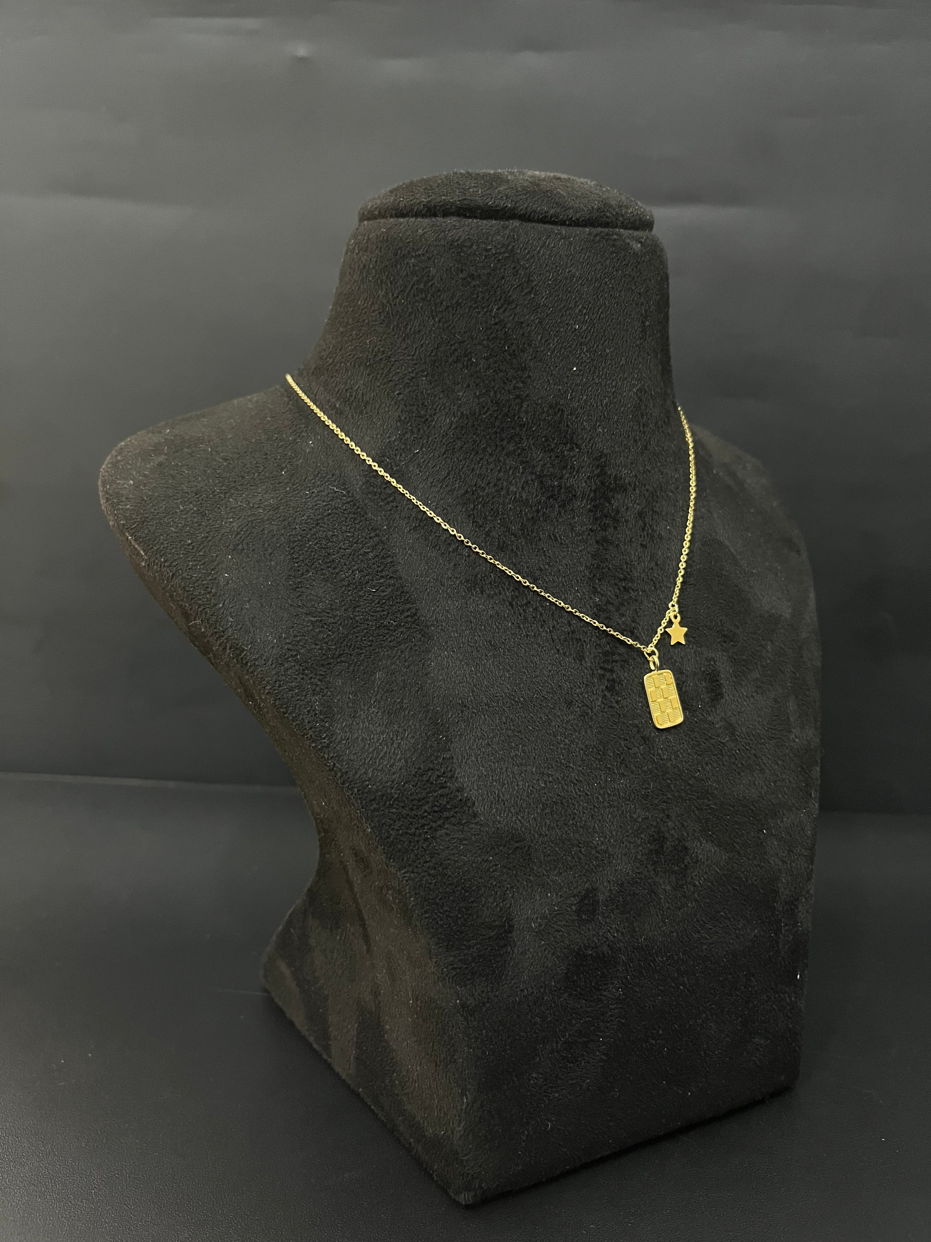 Silver Ladies Pendant Chain Box Locked