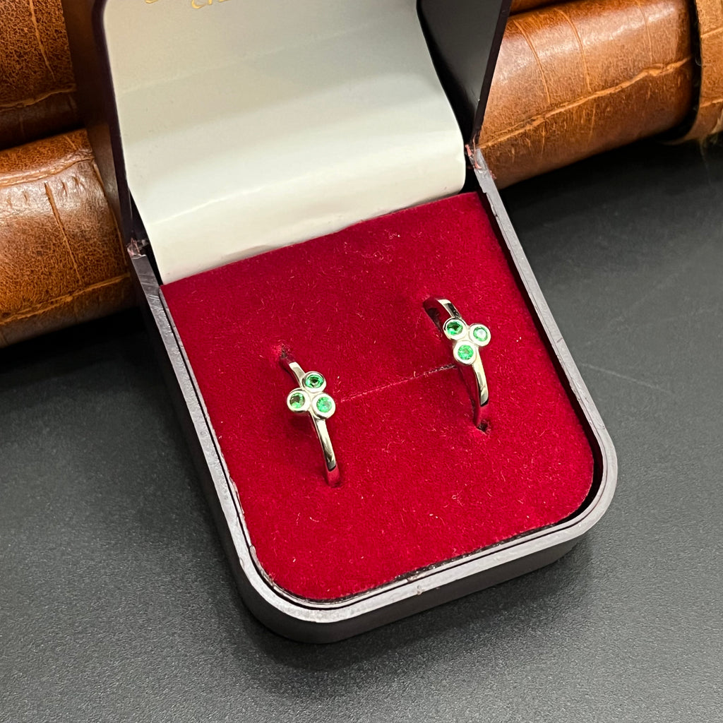 Silver Ladies Toe Rings 3 Green Dots 925
