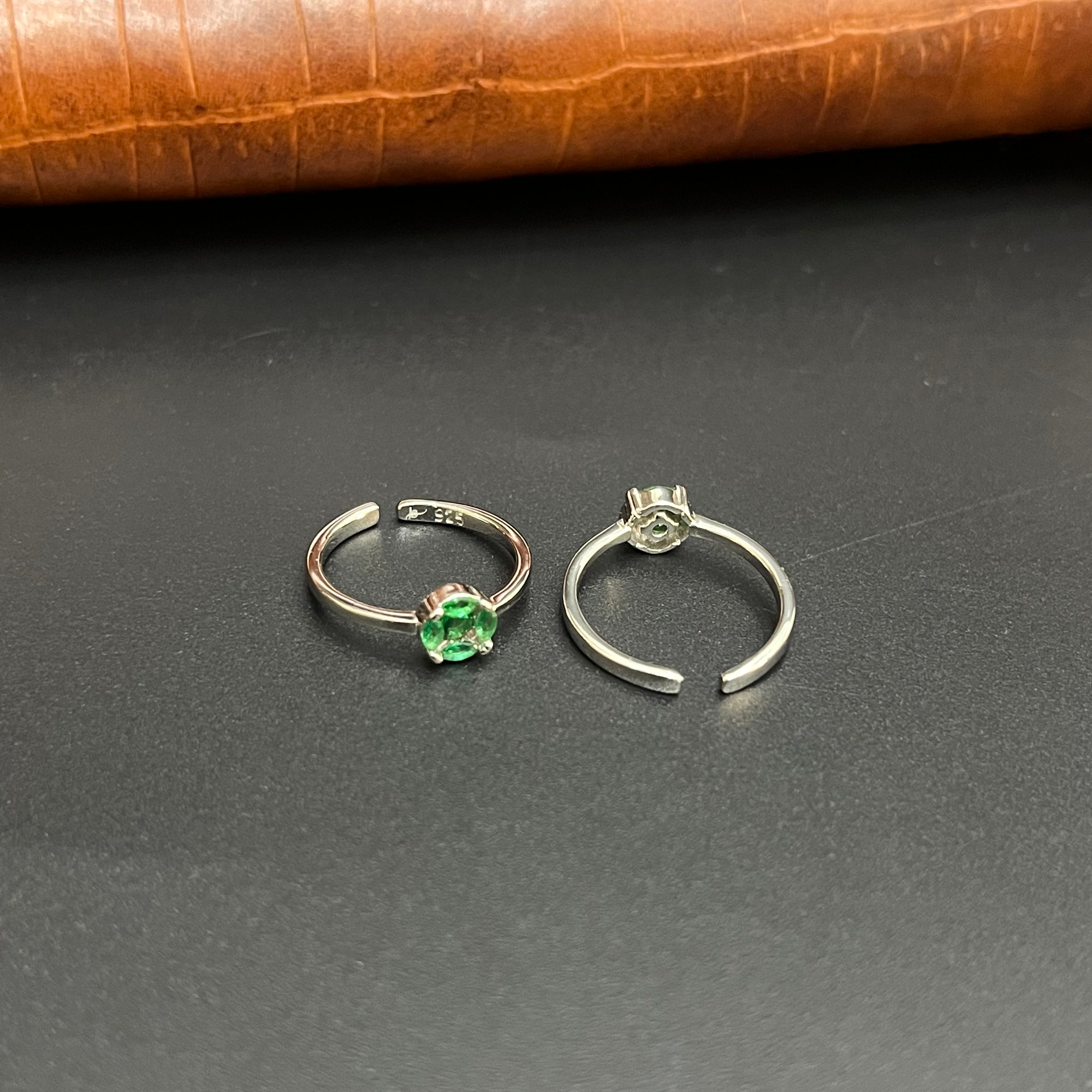 Silver Ladies Toe Rings Green Circle Stones 925